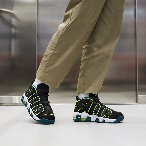 Детски маратонки NIKE AIR MORE UPTEMPO dz2809-001 цвят черен