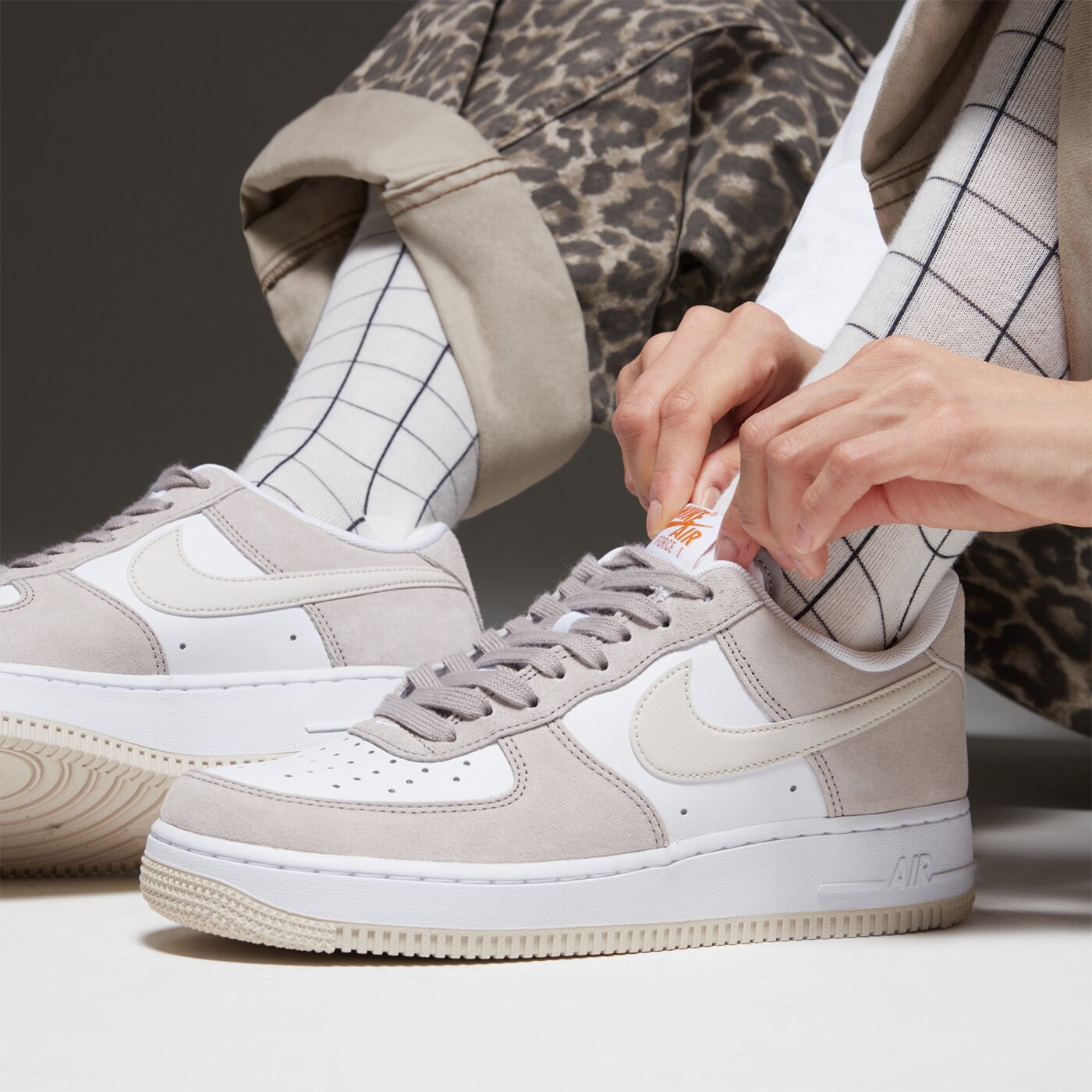 Мъжки маратонки NIKE AIR FORCE 1 '07  ib3080-001 цвят сив