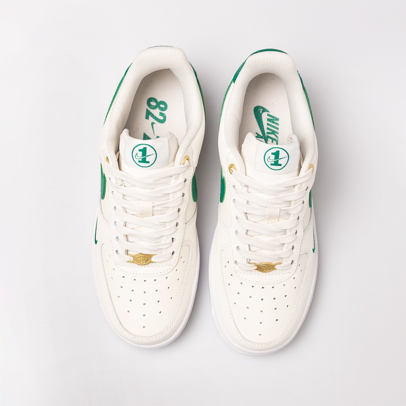 Дамски маратонки NIKE WMNS AIR FORCE 1 '07 SE XCAT dq7582-101 цвят бежов