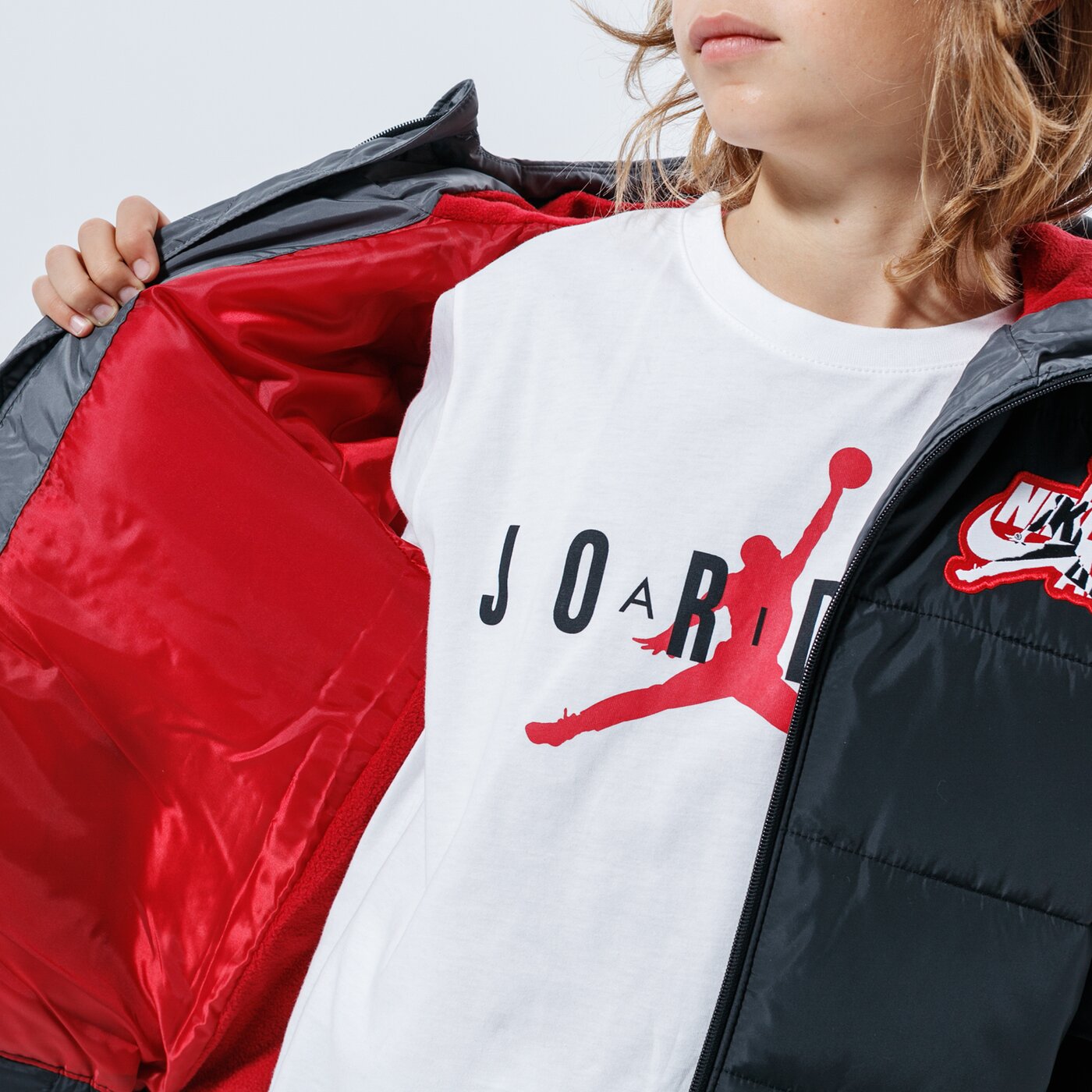 Детска преходно яке JORDAN СУИТЧЪР СЪС ЗАКОПЧАВАНЕ С   КАЧУЛКА JUMPMAN CLASSIC P 957917-023 цвят черен