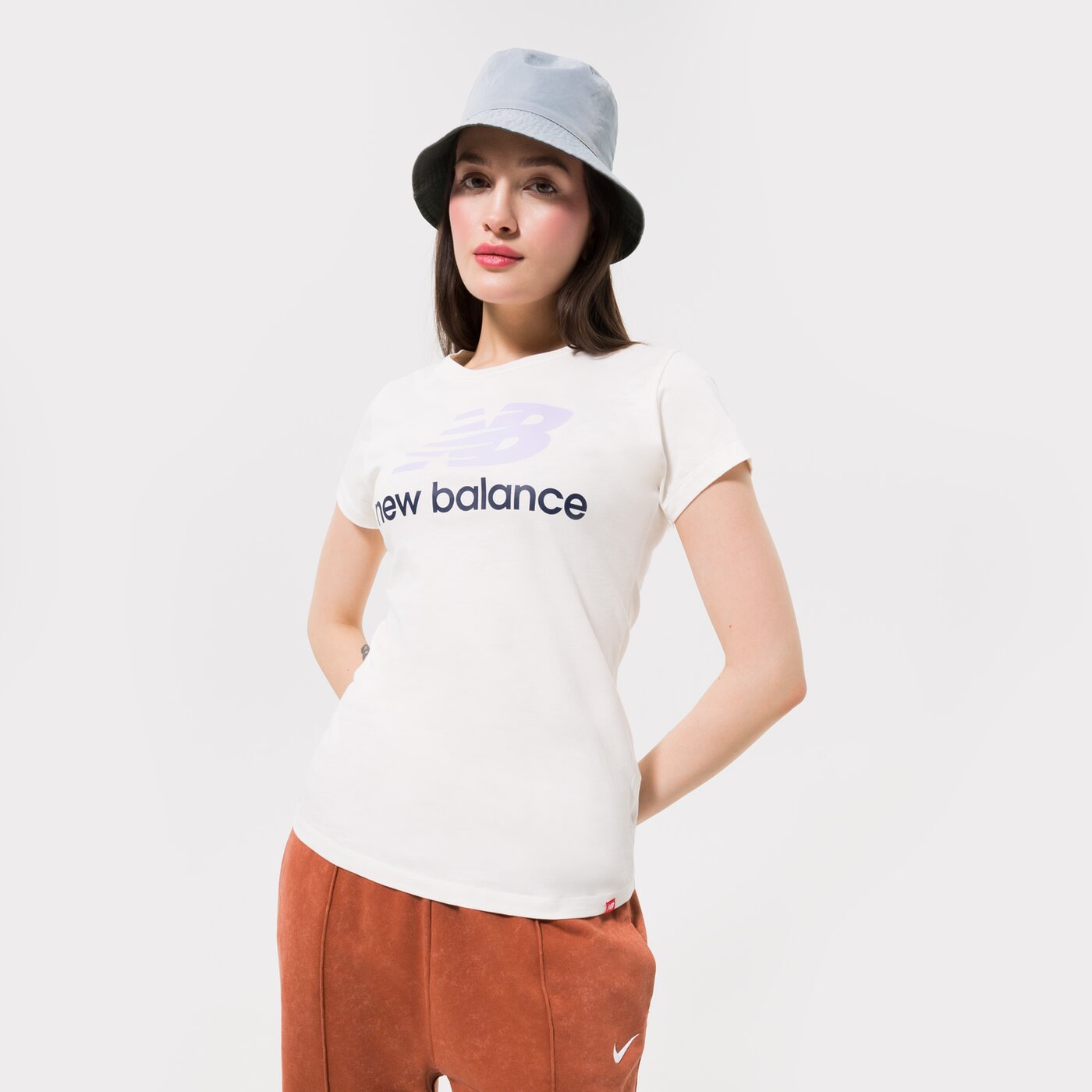 Дамска тениска NEW BALANCE ТЕНИСКА NB ESSENTIALS STACKED LOGO TEE wt91546mlt цвят бял