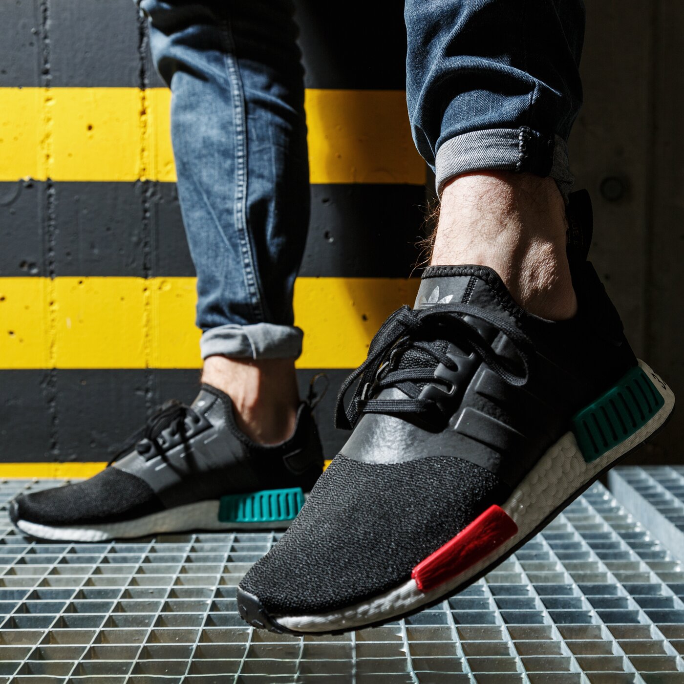 Мъжки маратонки ADIDAS NMD_R1 ef4260 цвят черен