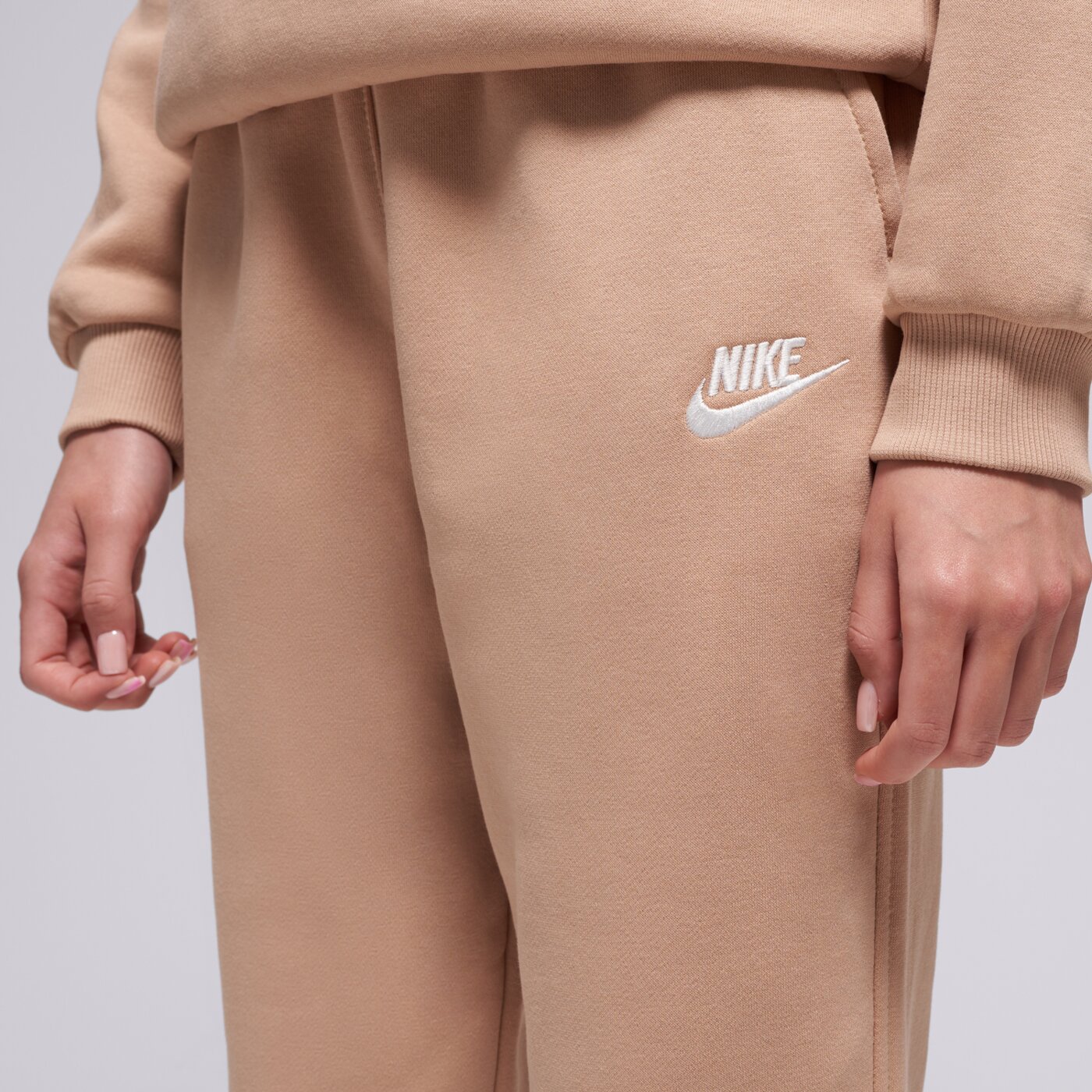 Детски панталони NIKE ПАНТАЛОНИ K NSW CLUB FLC JGGR LBR GIRL fd3008-200 цвят кафяв