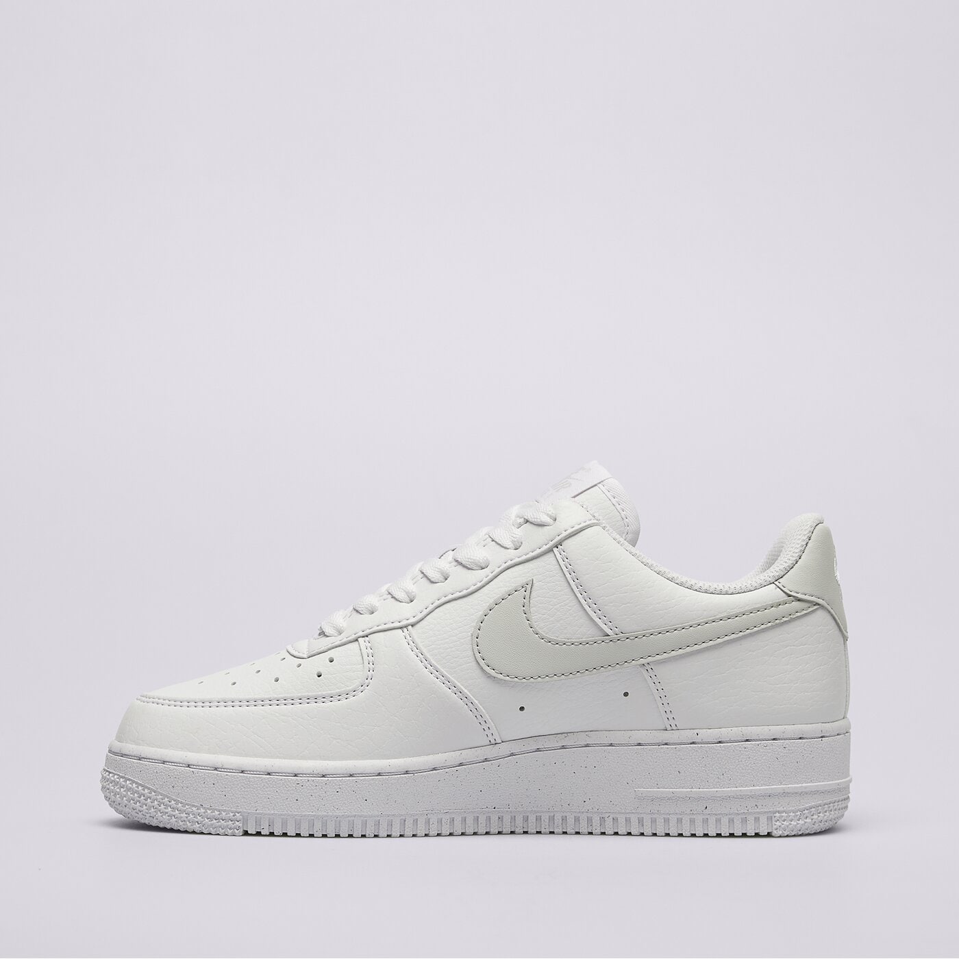 Дамски маратонки NIKE AIR FORCE 1 '07 NEXT NATURE dv3808-109 цвят бял