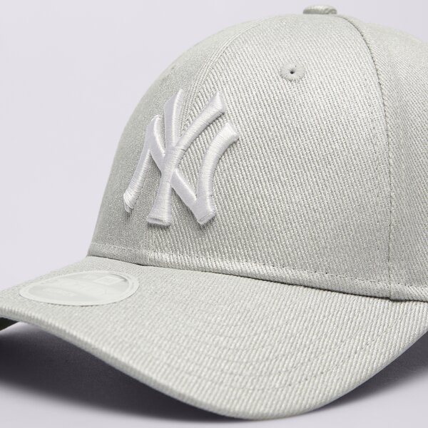 Дамска шапка с козирка NEW ERA ШАПКА WMNS MET DENIM 940 NYY NEW YORK YANKEES 60595374 цвят сребърен