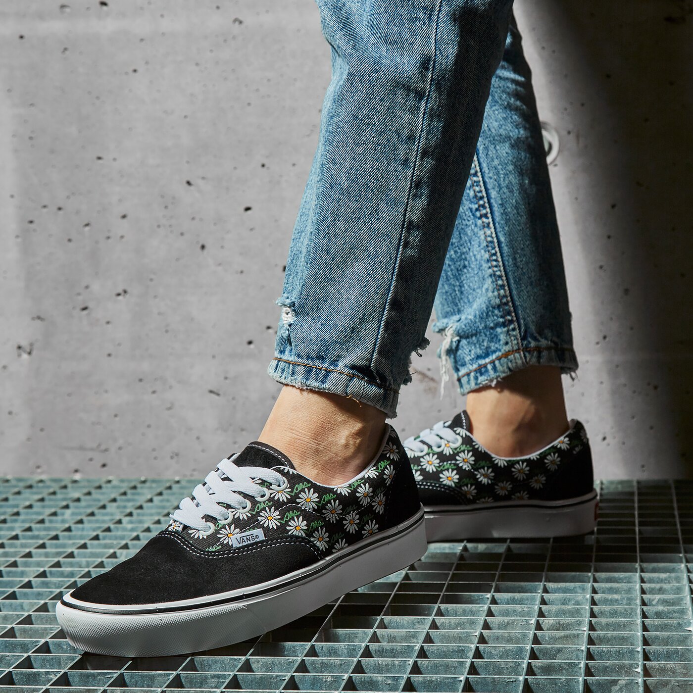 Дамски маратонки VANS UA COMFYCUSH ERA vn0a3wm949k1 цвят многоцветен