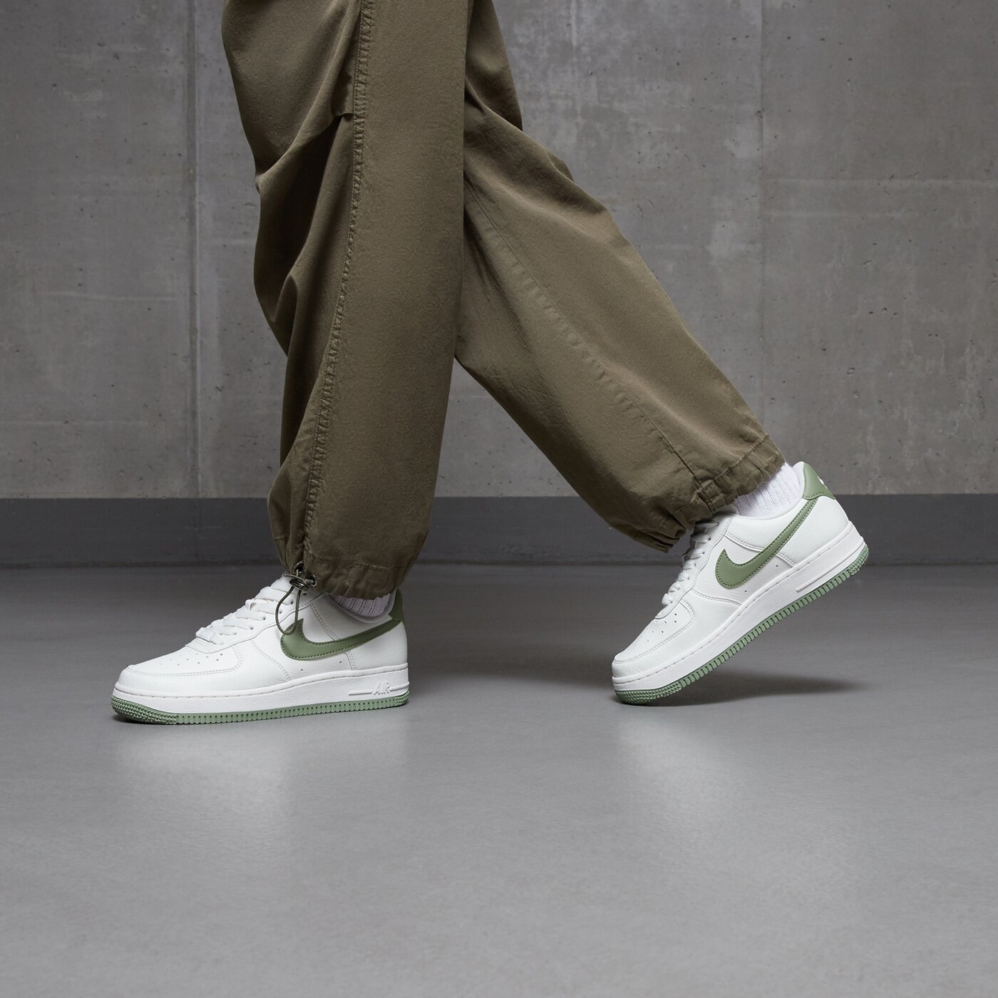 Дамски маратонки NIKE AIR FORCE 1 '07 SE dv3808-106 цвят бежов