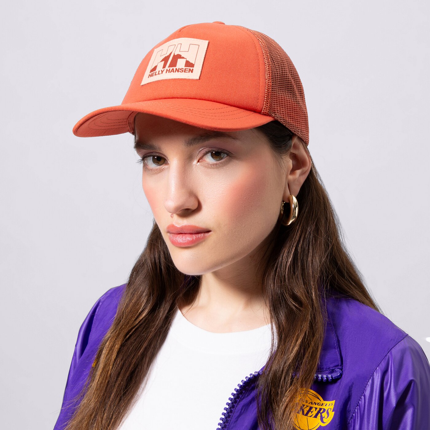 Дамска шапка с козирка HELLY HANSEN ШАПКА HH TRUCKER CAP 67435179 цвят червен