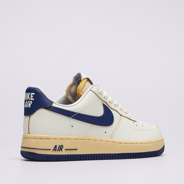 Дамски маратонки NIKE WMNS AIR FORCE 1 '07 fq8103-133 цвят кремав