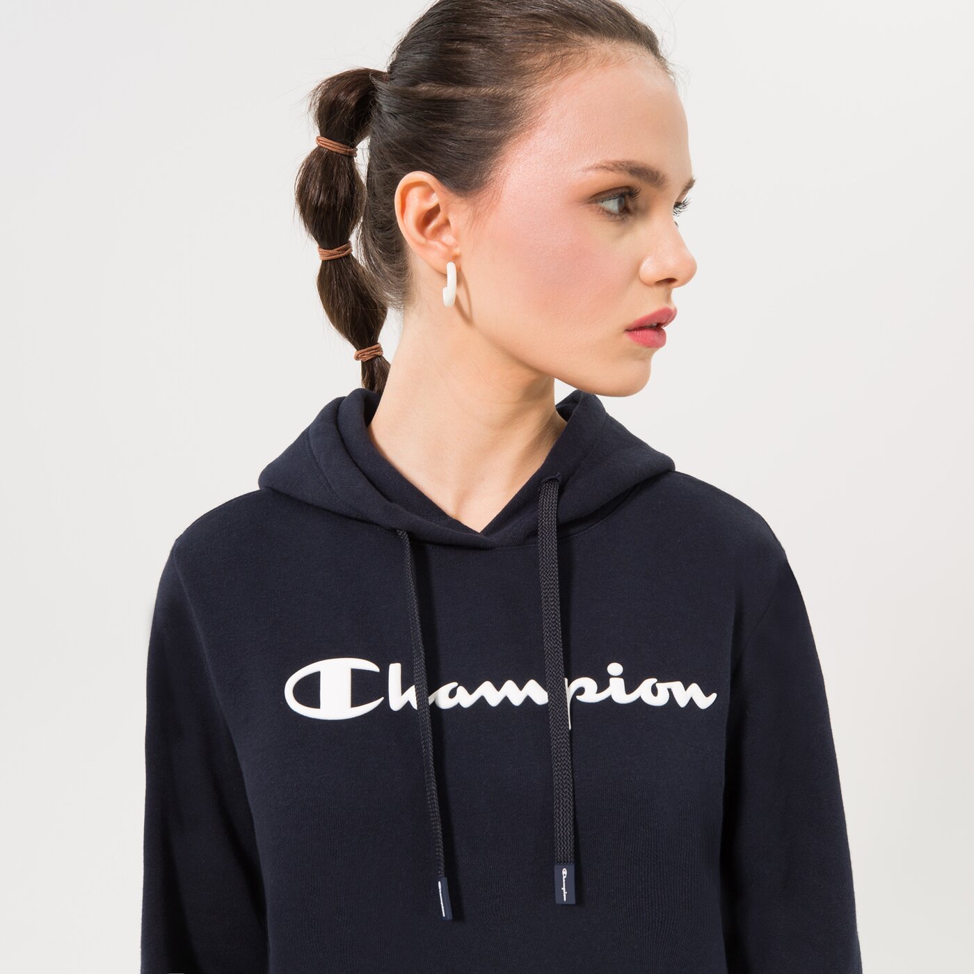 Дамски суичър CHAMPION СУИТЧЪР С КАЧУЛКА HOODED SWEATSHIRT 115687bs501 цвят тъмносин