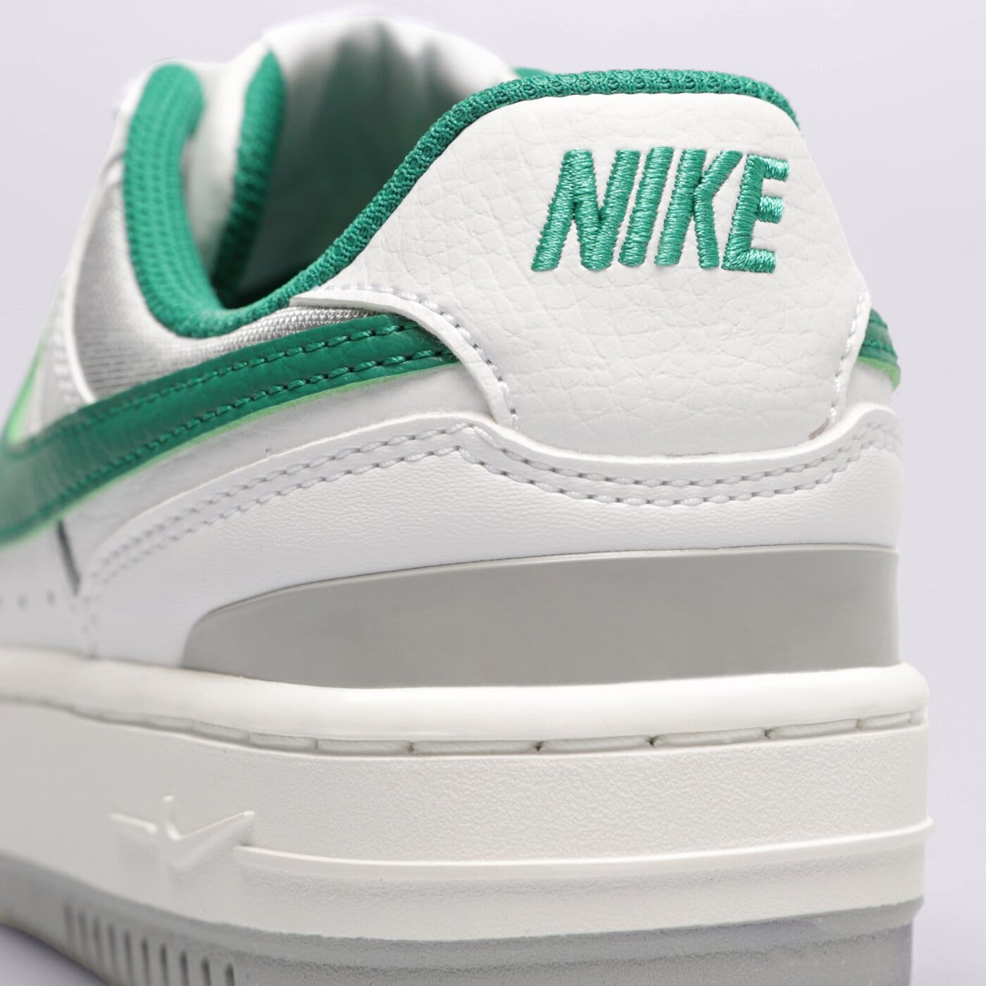 Дамски маратонки NIKE GAMMA FORCE dx9176-106 цвят бял