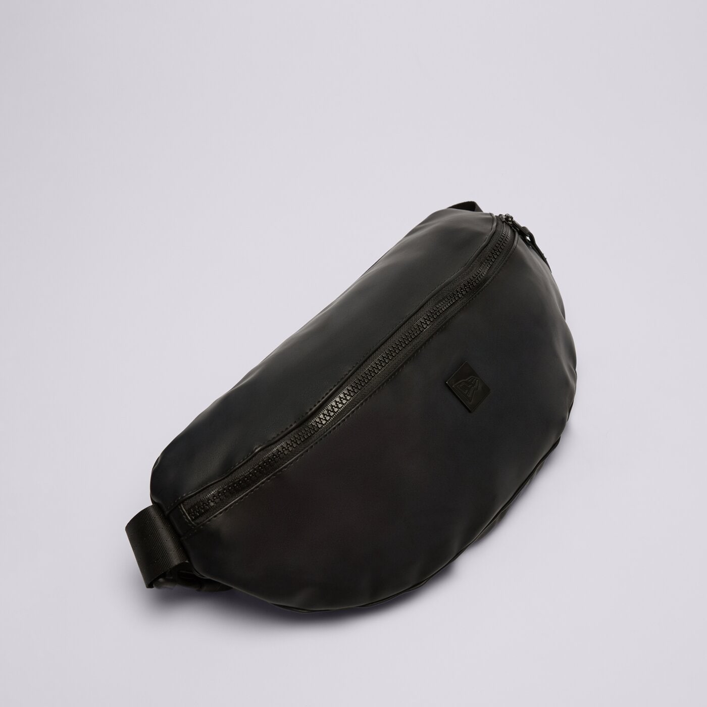 Дамска чанта за кръст NEW ERA ЧАНТА NE PU WAIST BAG NONE 60503798 цвят черен