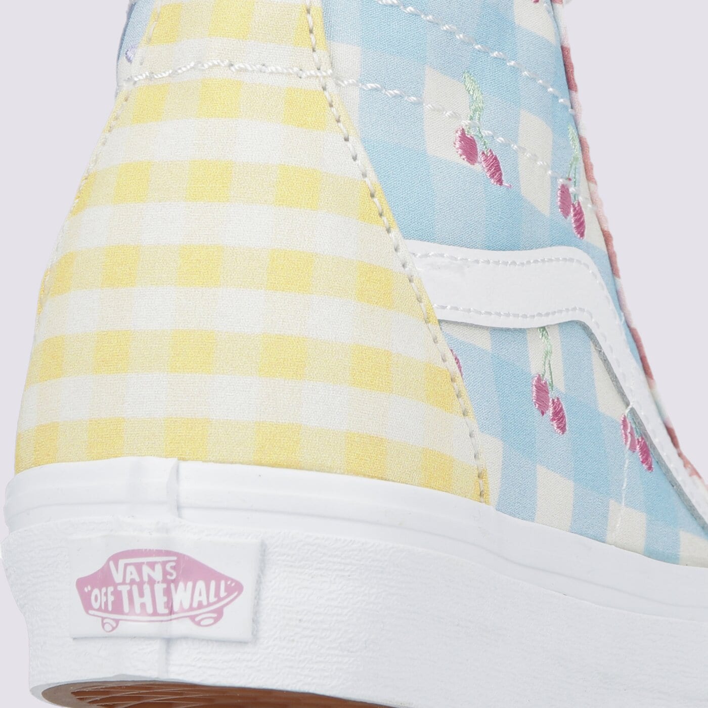 Дамски маратонки VANS UA SK8-HI TAPERED vn0a4u16asx1 цвят многоцветен