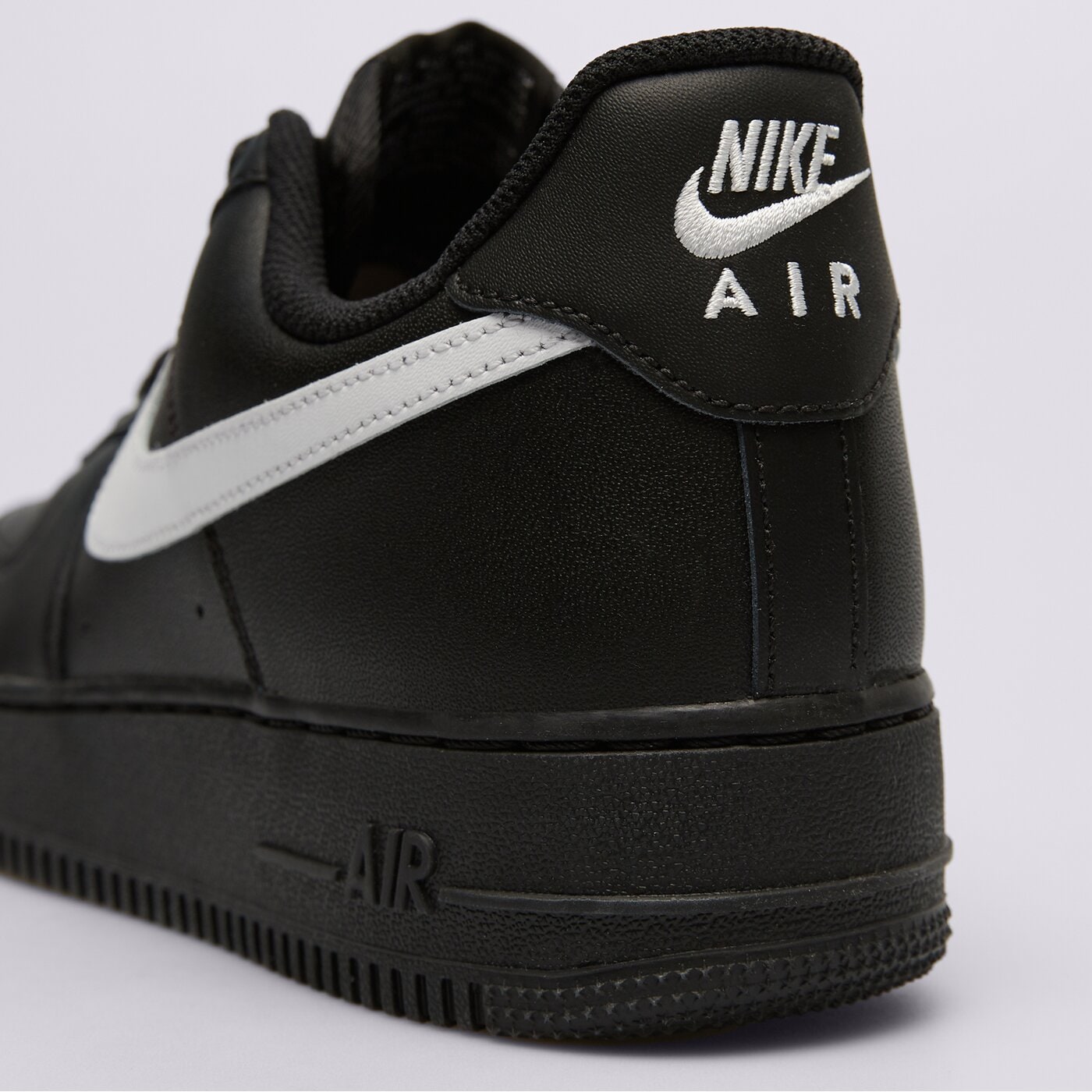 Мъжки маратонки NIKE AIR FORCE 1 '07  fz0627-010 цвят черен