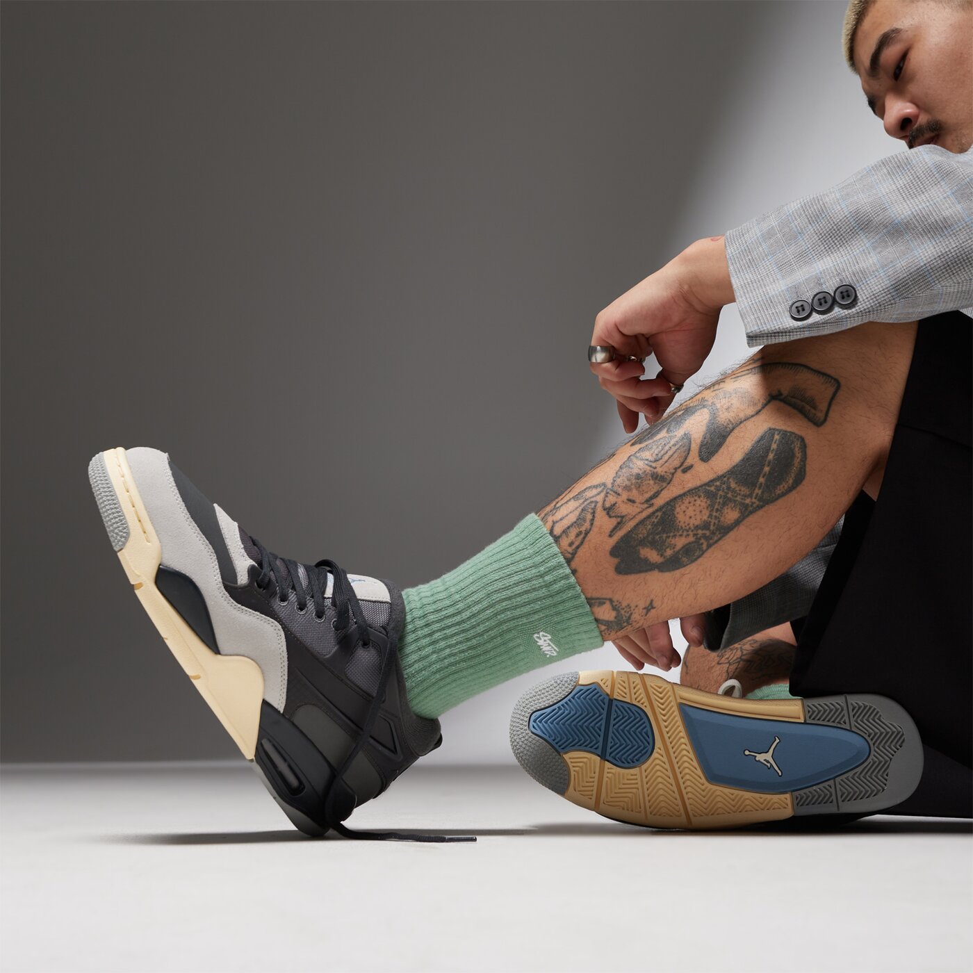 Мъжки маратонки AIR JORDAN 4 RM fq7939-002 цвят сив