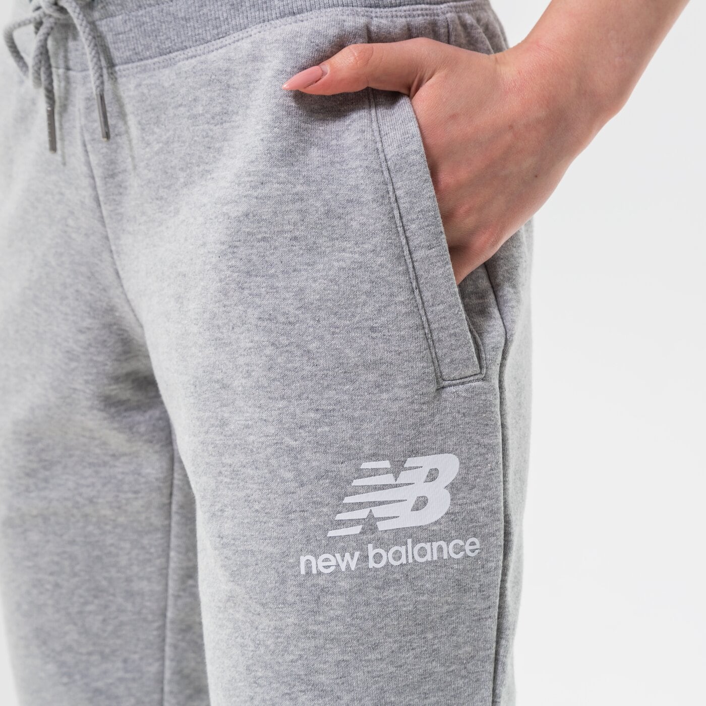 Дамски панталони NEW BALANCE ПАНТАЛОНИ NB ESSENTIALS FRENCH TERRY SWEATPANT wp03530ag цвят сив