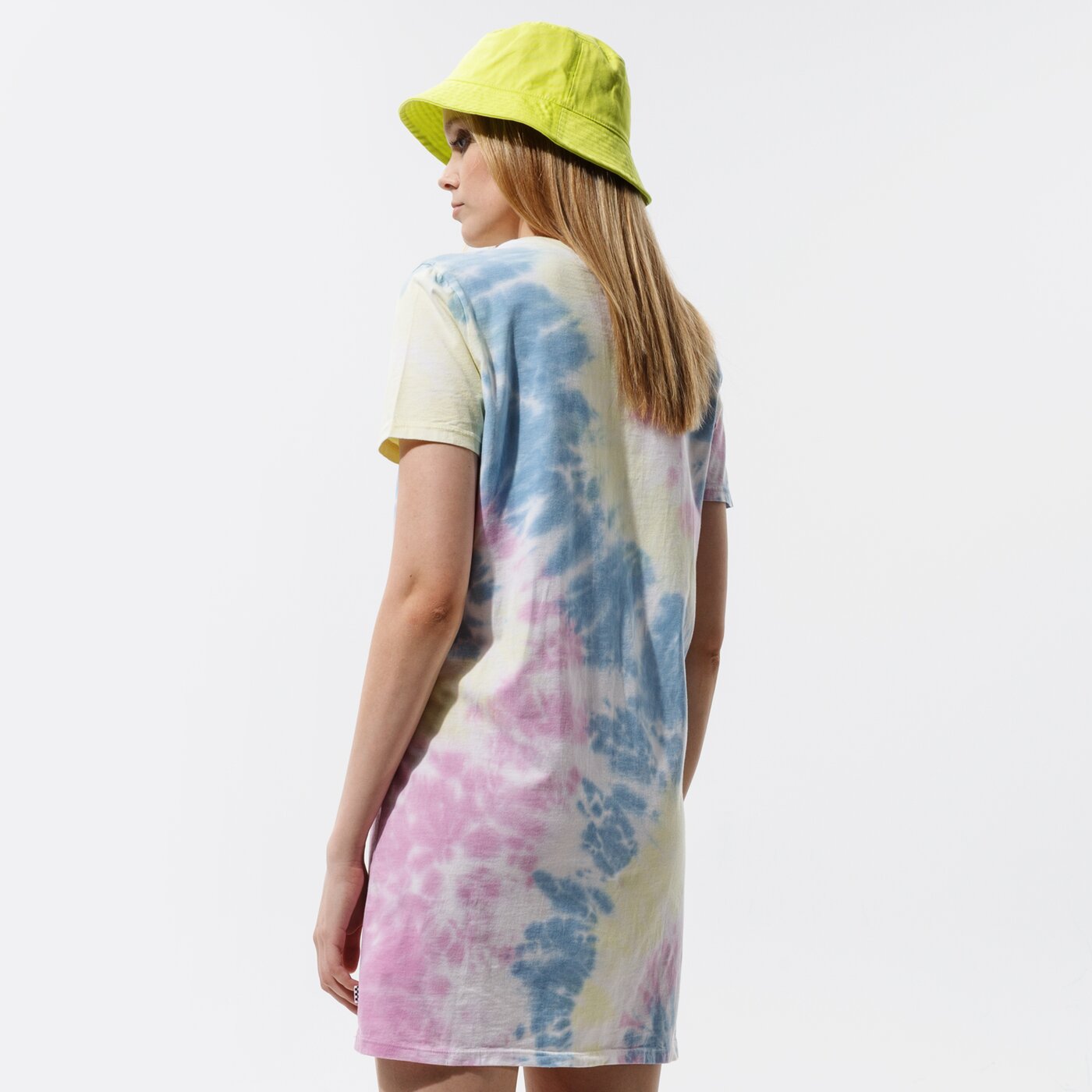 Дамски VANS РОКЛЯ WM SPIRALING TEE АНЦУГS ORCHID vn0a5dn50fs1 цвят многоцветен