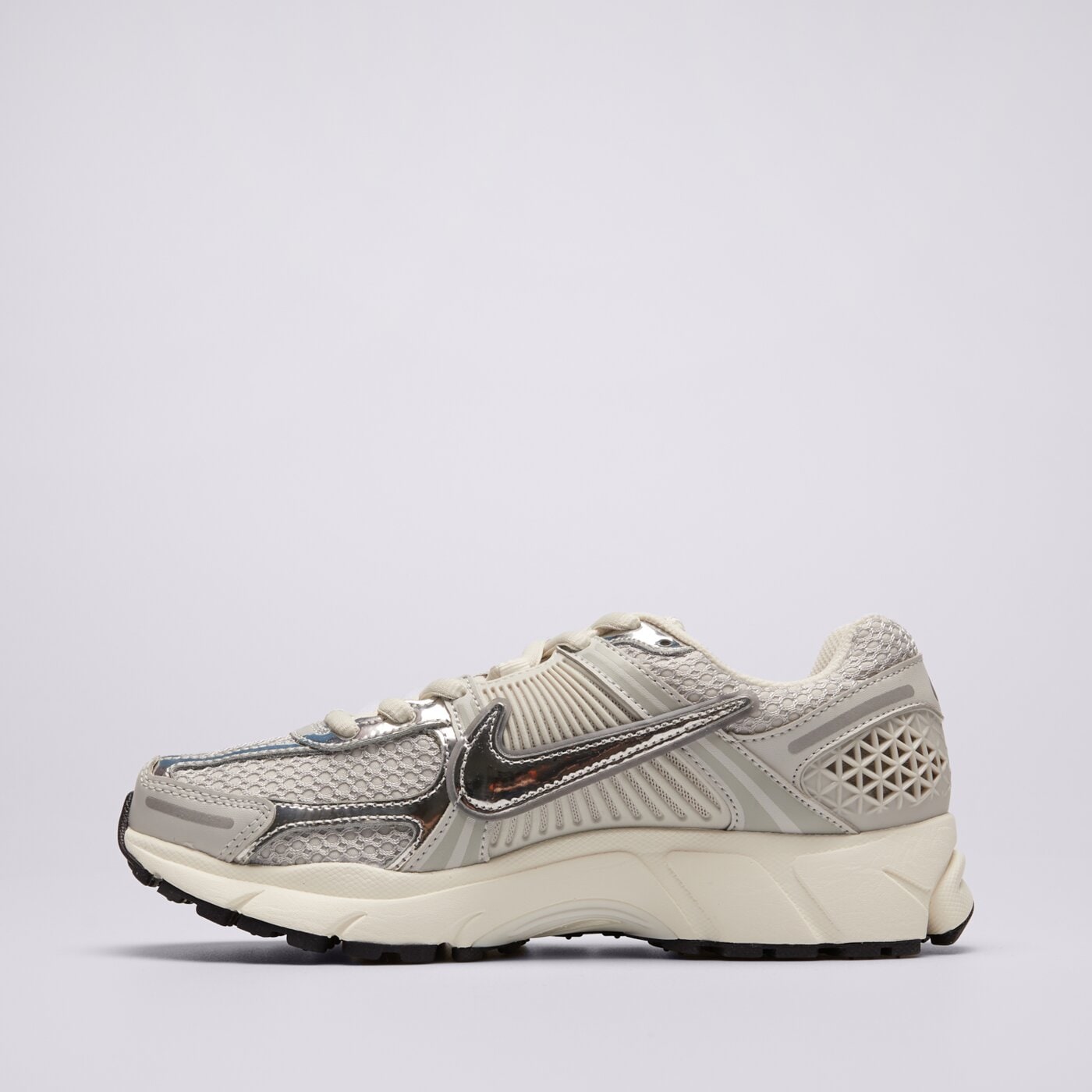 Дамски маратонки NIKE W ZOOM VOMERO 5 NA fd0884-025 цвят сив