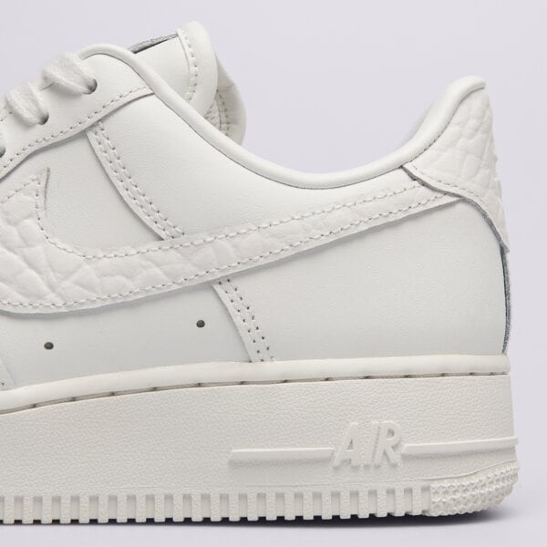 Дамски маратонки NIKE W AIR FORCE 1 '07 LO NJ im6485-121 цвят бежов