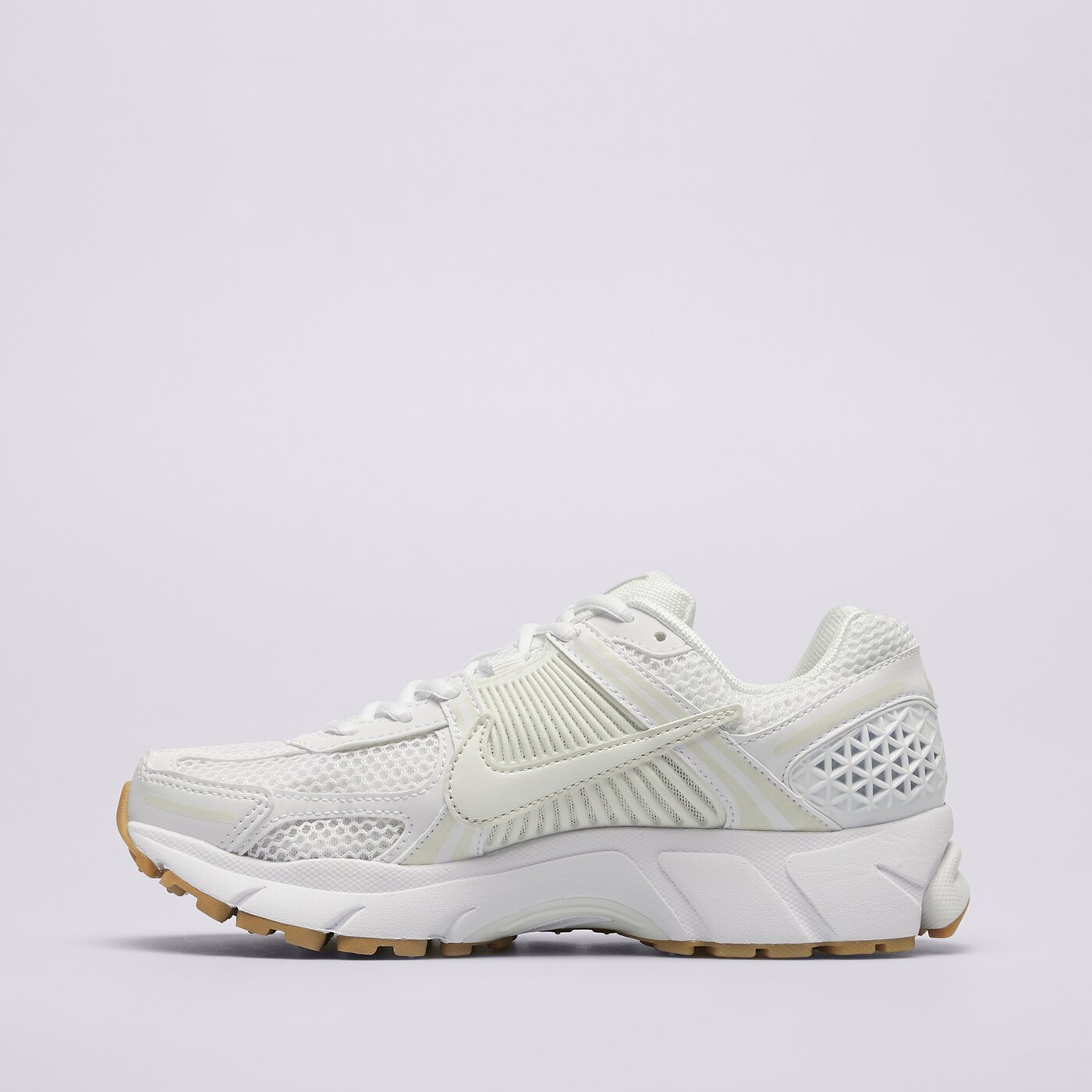 Дамски маратонки NIKE ZOOM VOMERO 5 fj2028-104 цвят бежов