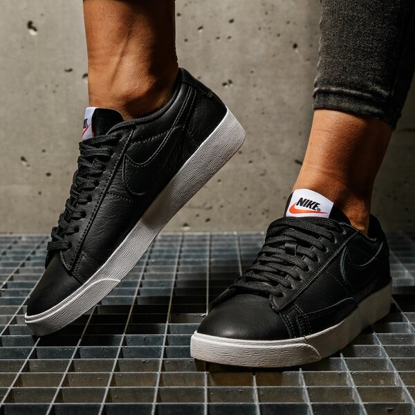 Дамски маратонки NIKE BLAZER LOW LE av9370-001 цвят черен