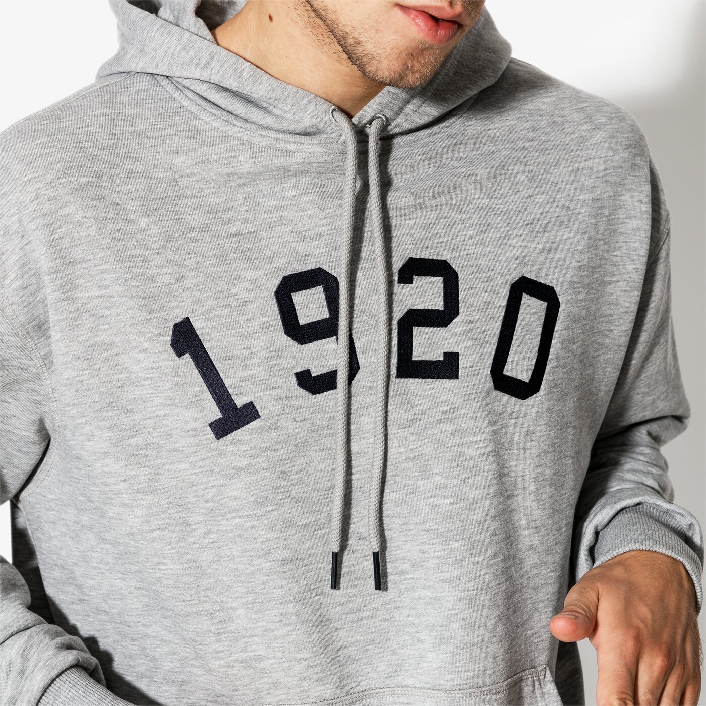 Мъжки суичър NEW ERA СУИТЧЪР NE BRANDED PO HOODY 1920 NEW ERA LGH 11604085 цвят сив