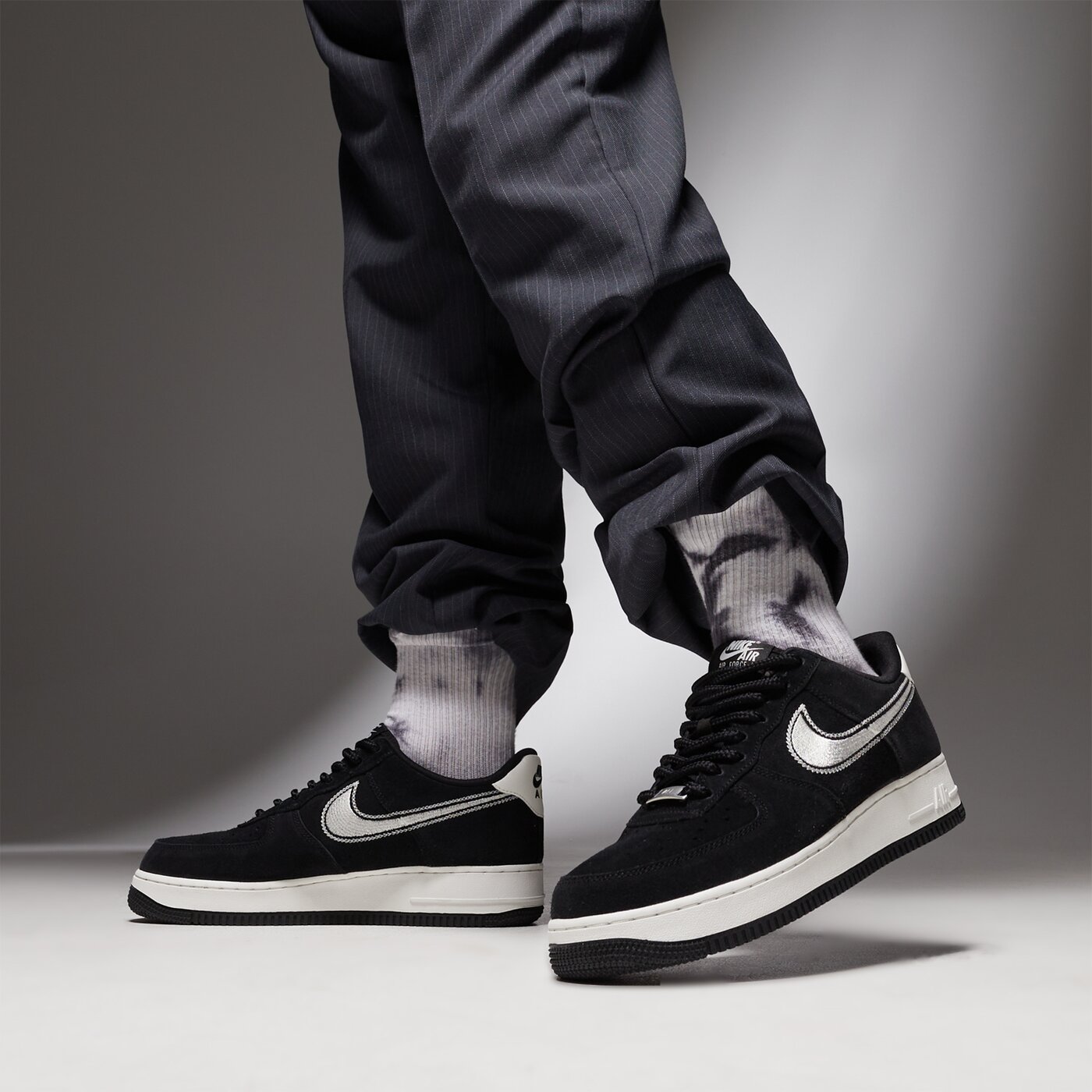 Мъжки маратонки NIKE AIR FORCE 1 '07 LV8 hj4465-001 цвят черен