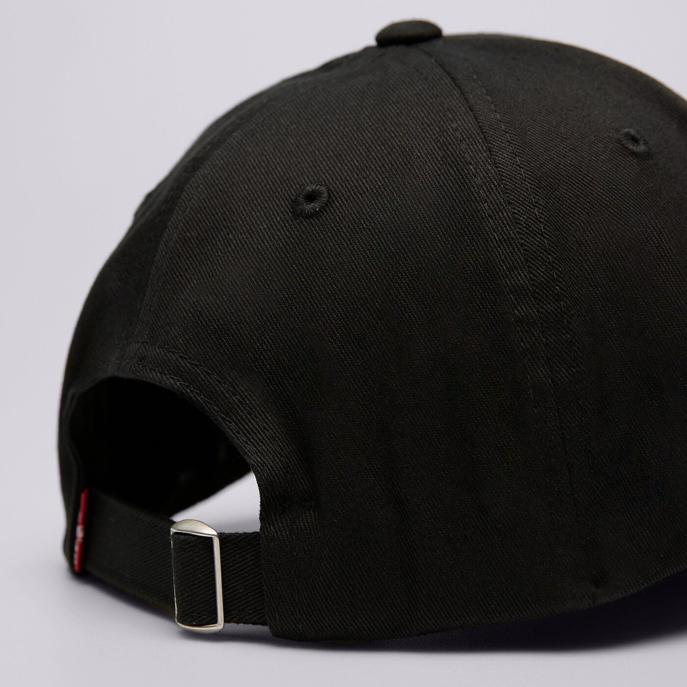 Дамска шапка с козирка LEVI'S ШАПКА HOUSEMARK FLEXFIT CAP d7723-0002 цвят черен