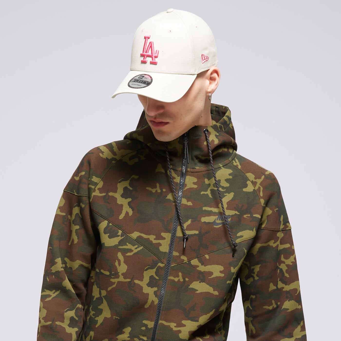 Мъжки суичър NIKE СУИТЧЪР С КАЧУЛКА M NSW TCH FLC WR OGCAMO fn3929-355 цвят черен