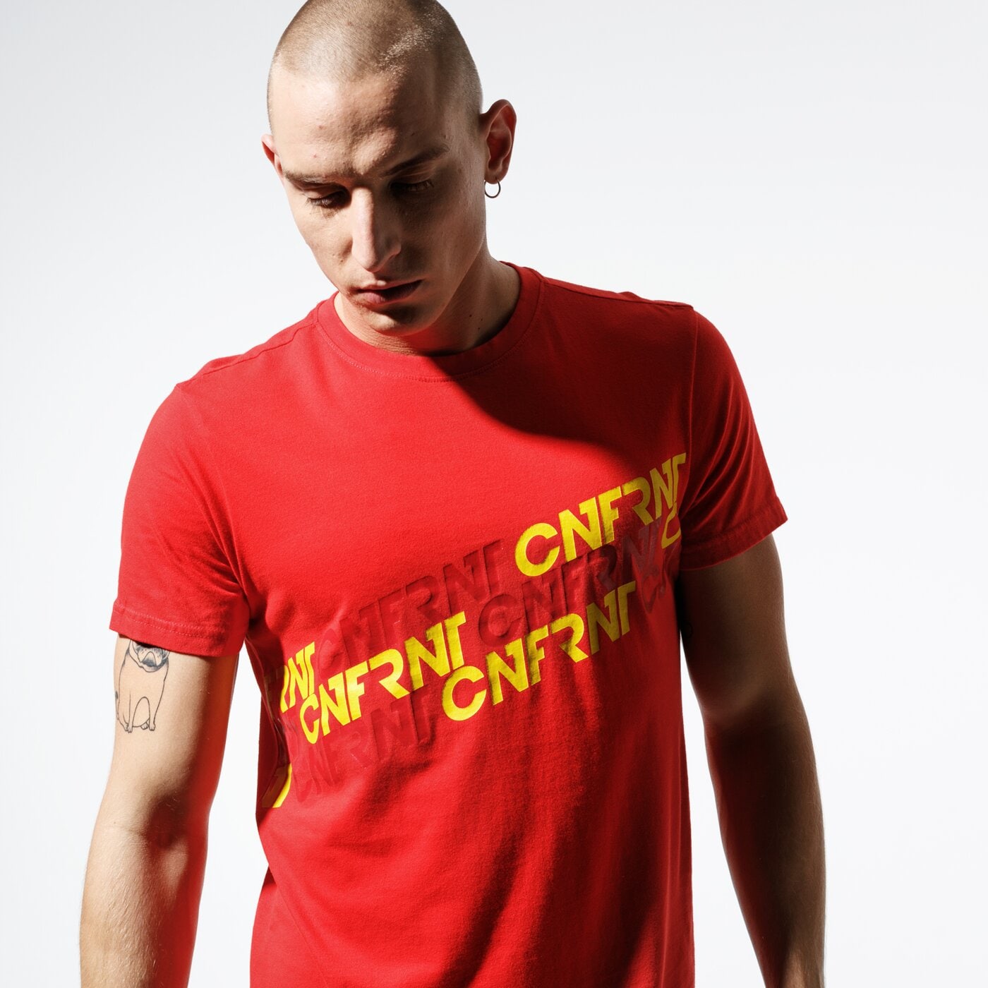 Мъжка тениска CONFRONT ТЕНИСКА FOOT PRINT RED TEE cf39tsm60001 цвят червен