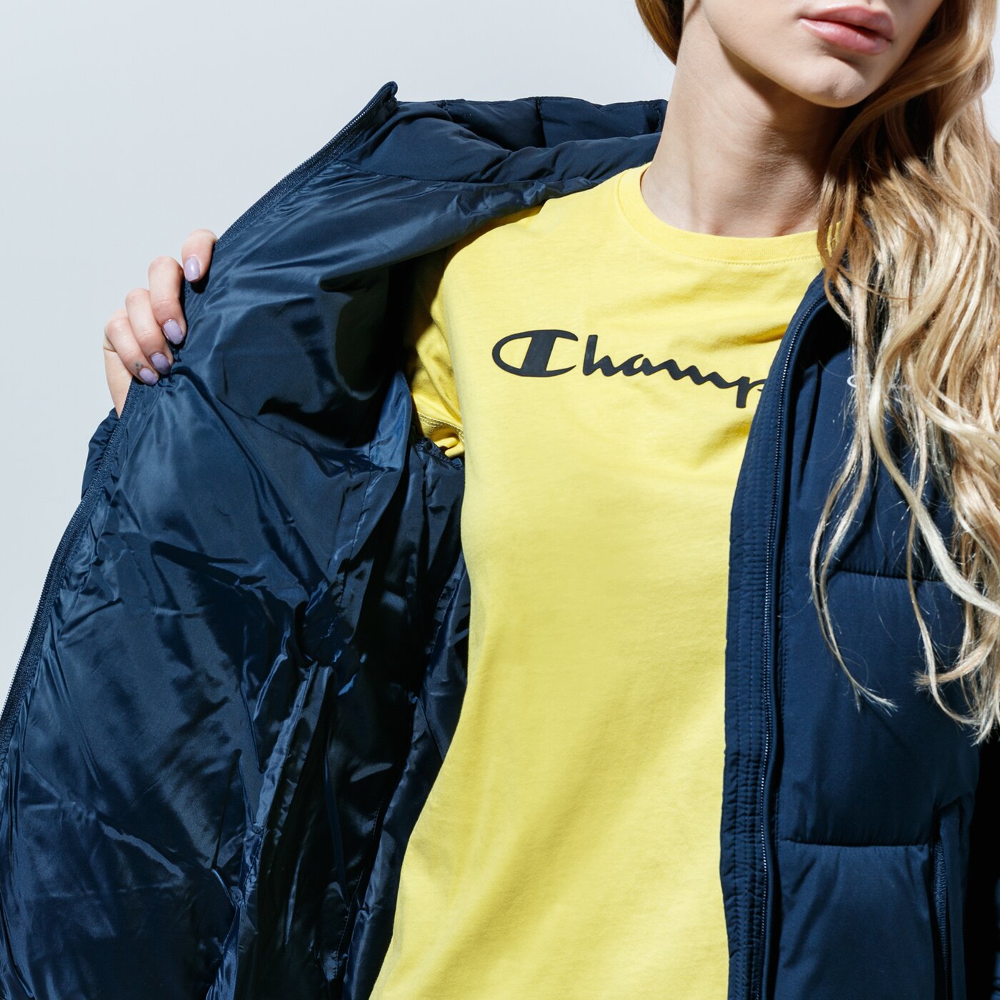 Дамско зимно яке CHAMPION ЯКЕ HOODED POLYFILLED JACKET REGULAR 113424bs501 цвят тъмносин