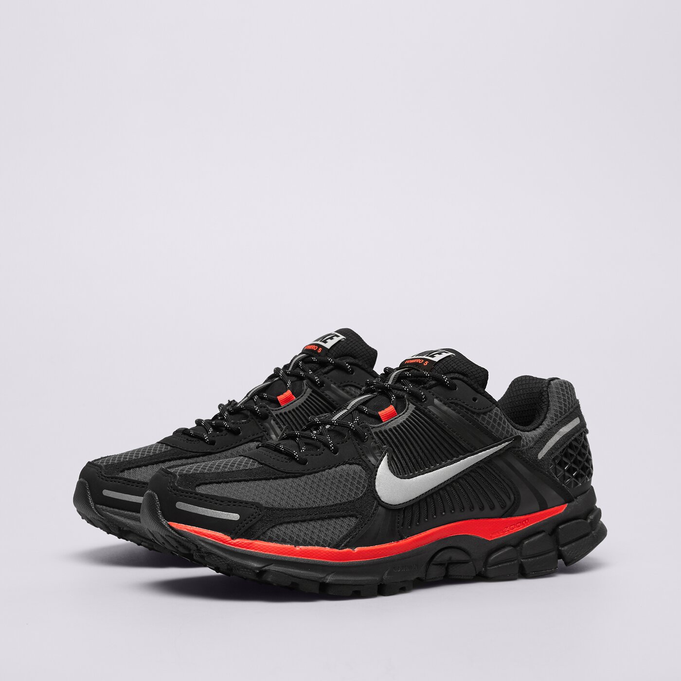 Мъжки маратонки NIKE ZOOM VOMERO 5 hv2527-002 цвят черен
