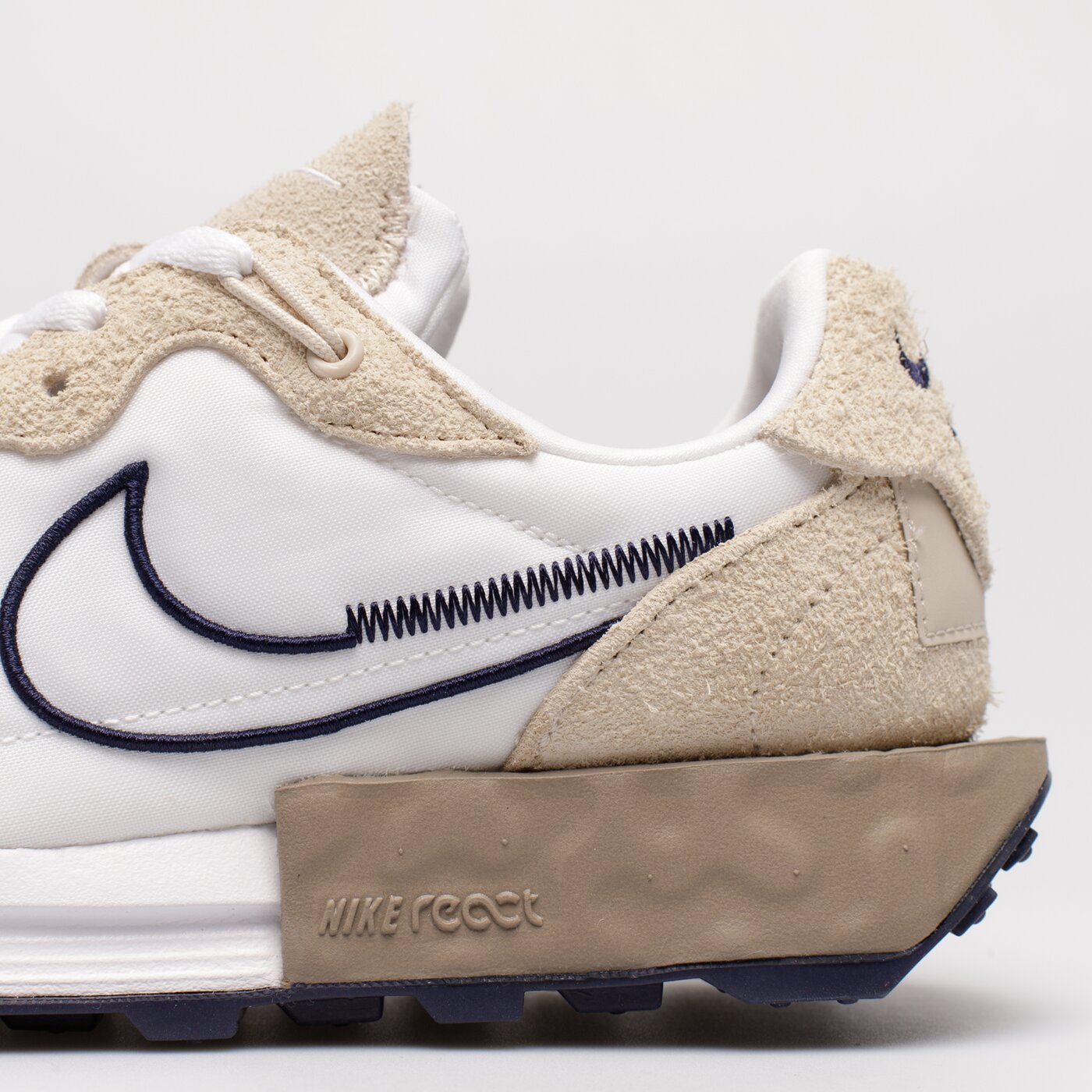 Дамски маратонки NIKE FONTANKA WAFFLE dc3579-102 цвят бежов