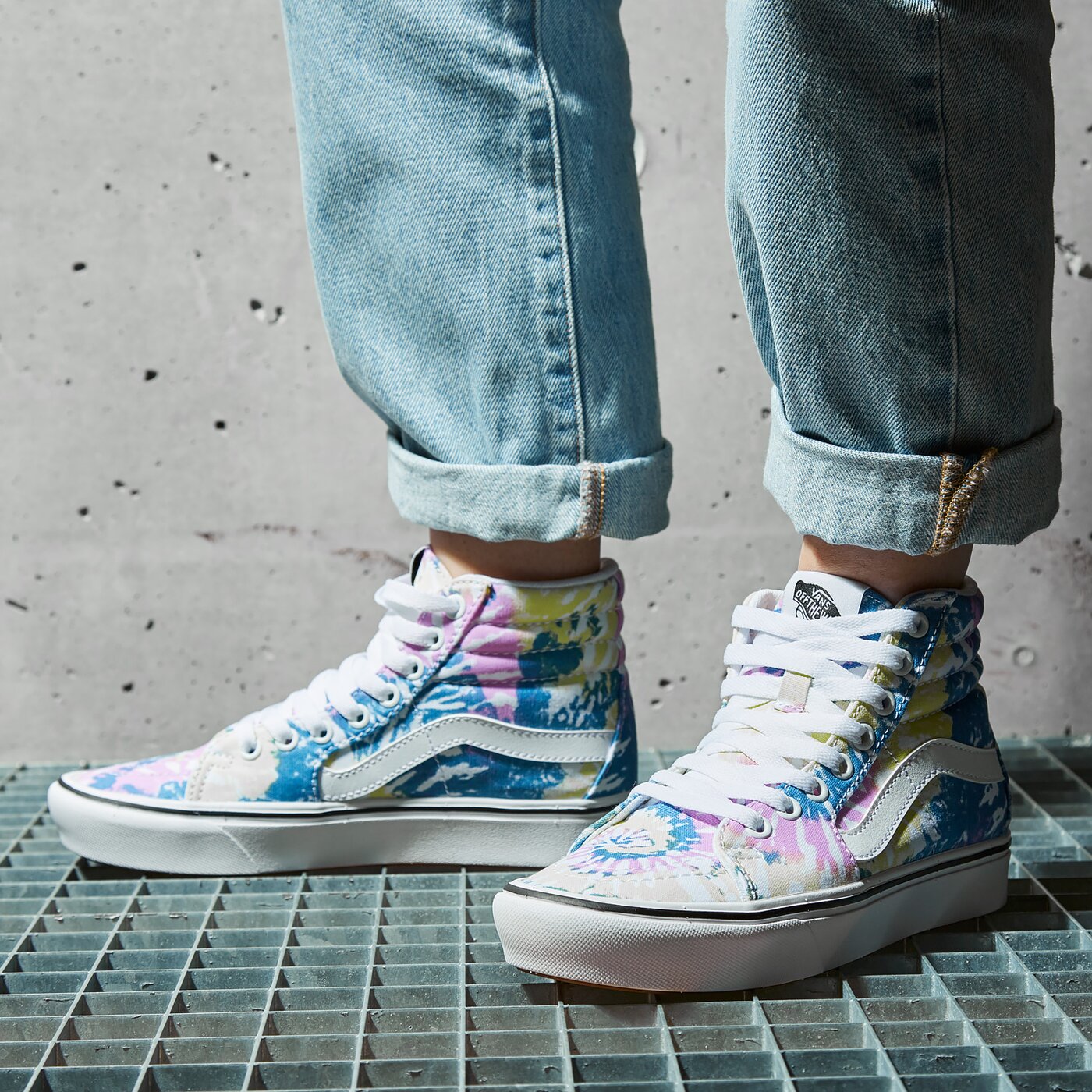 Дамски маратонки VANS UA COMFYCUSH SK8-HI vn0a3wmb49l1 цвят многоцветен