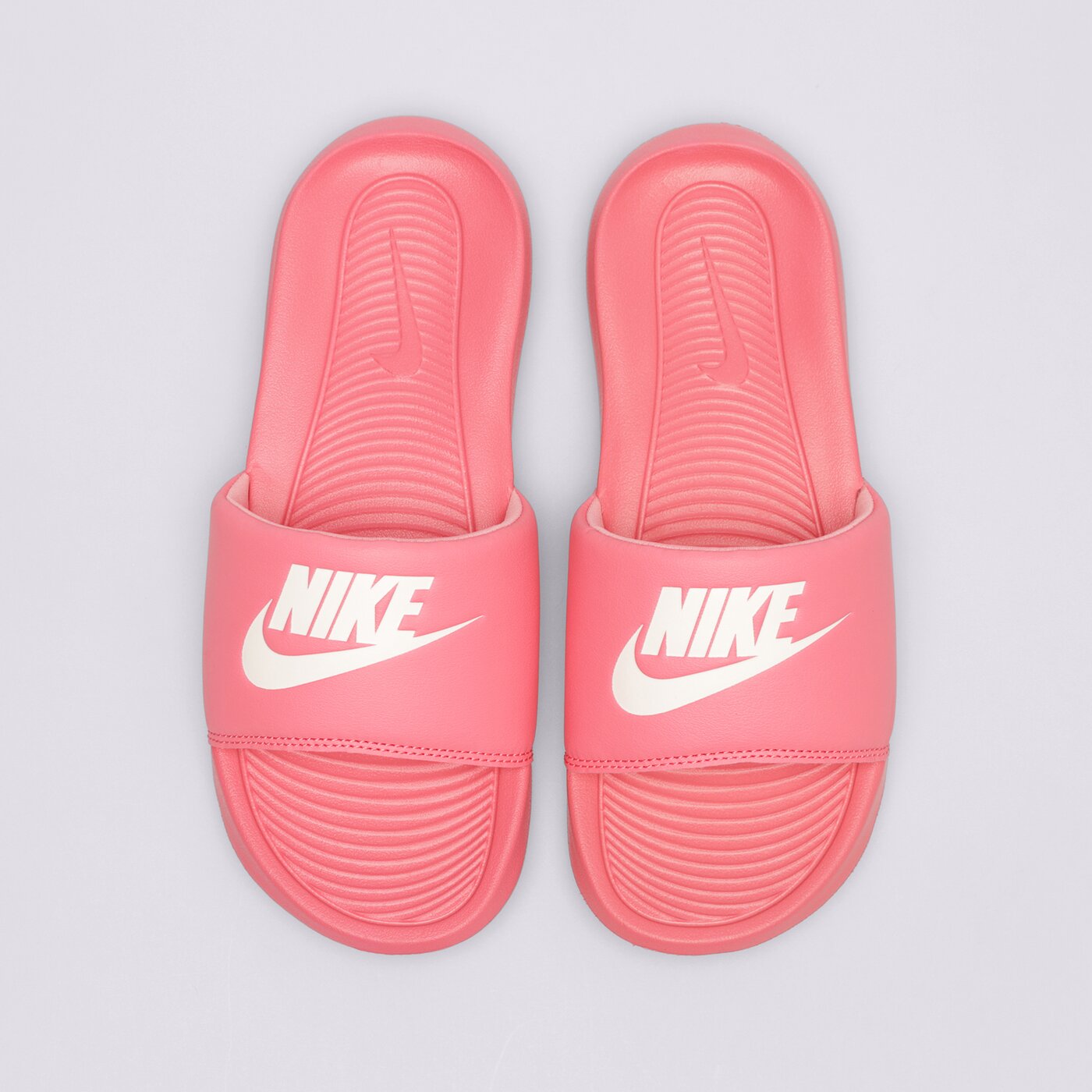 Дамски чехли и сандали NIKE VICTORI ONE cn9677-802 цвят червен