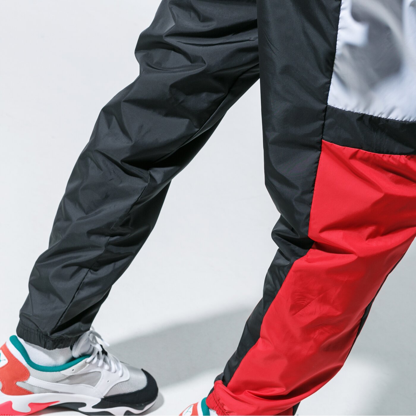 Мъжки панталони NEW ERA ПАНТАЛОНИ COLOUR TRACK PANT BLKRED NEW ERA BLKWHIFDR 12123956 цвят черен