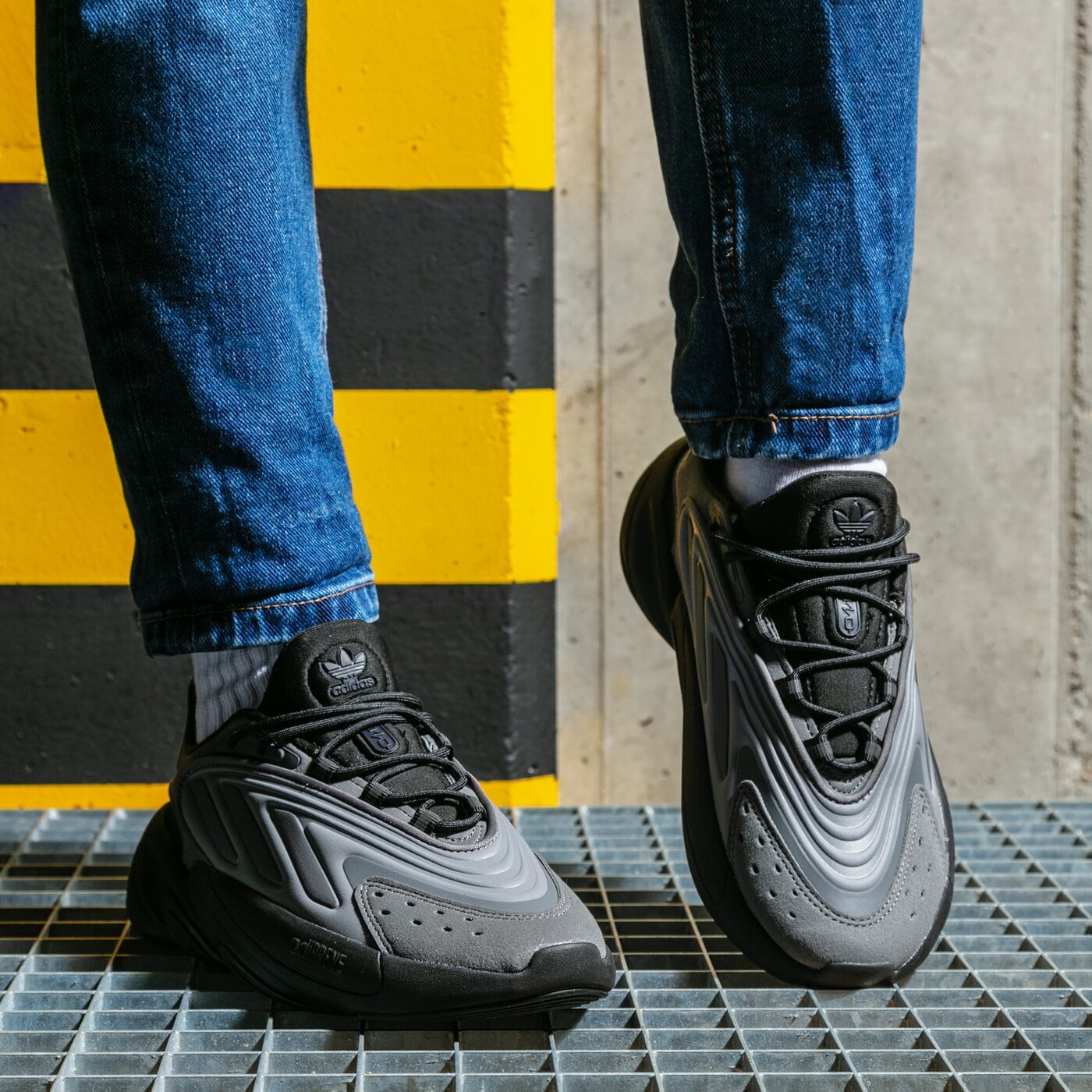 Дамски маратонки ADIDAS OZELIA h04253 цвят черен