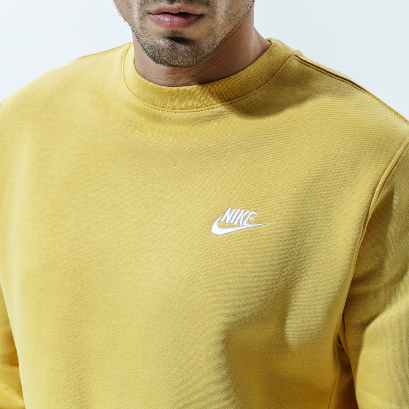 Мъжки суичър NIKE СУИТЧЪР SPORTSWEAR CLUB bv2662-761 цвят жълт