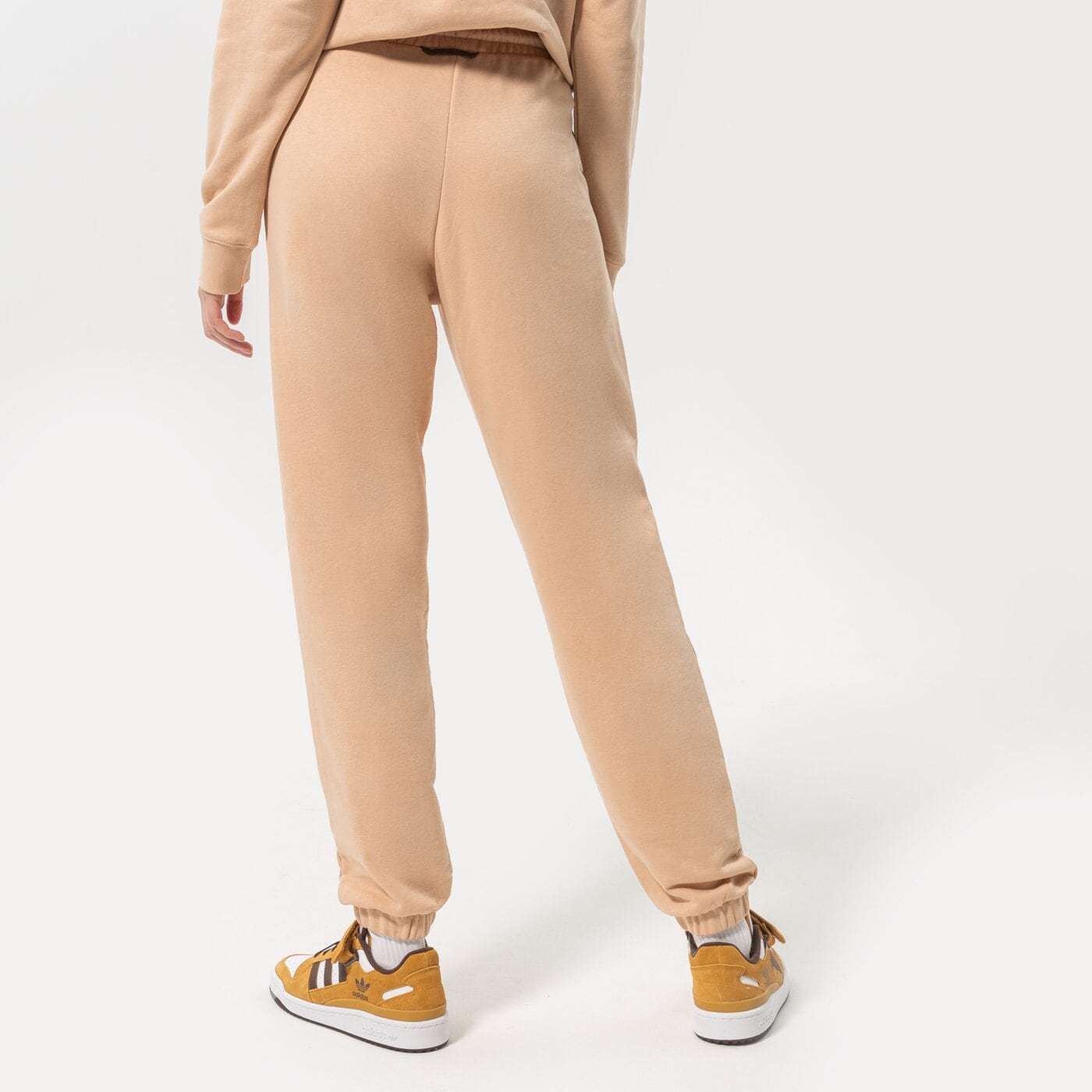 Дамски панталони ADIDAS ПАНТАЛОНИ TRACK PANTS hm4871 цвят бежов