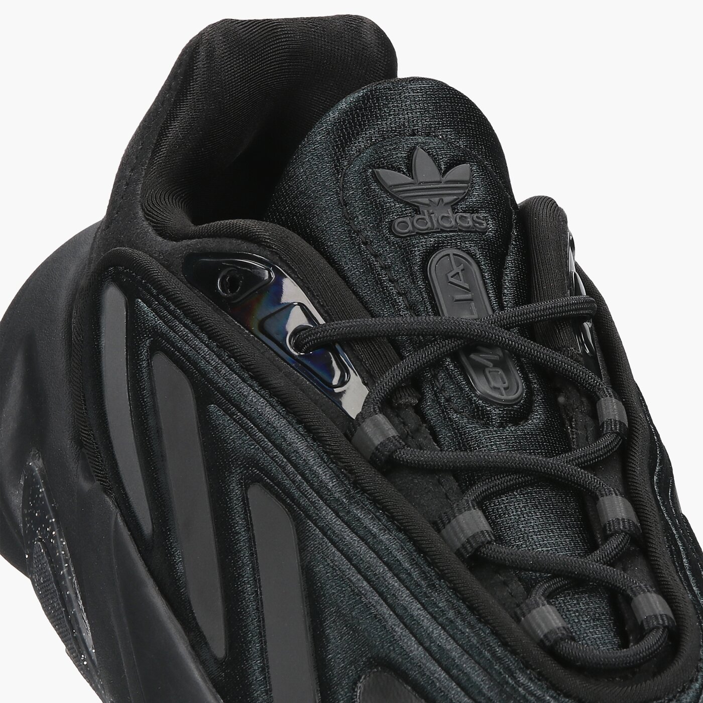 Дамски маратонки ADIDAS OZELIA W h04268 цвят черен