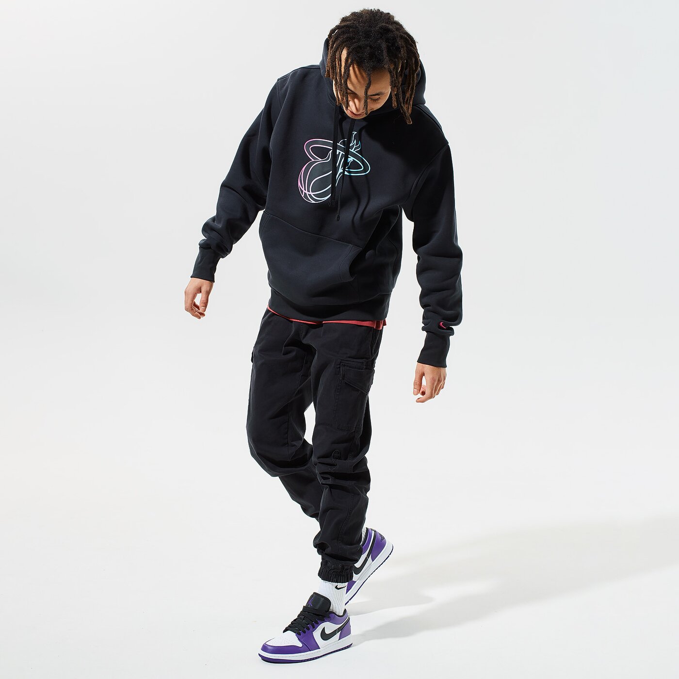 Мъжки суичър NIKE СУИТЧЪР С КАЧУЛКА MIAMI HEAT CITY EDITION ESSNTL CE NBA cn2549-010 цвят черен