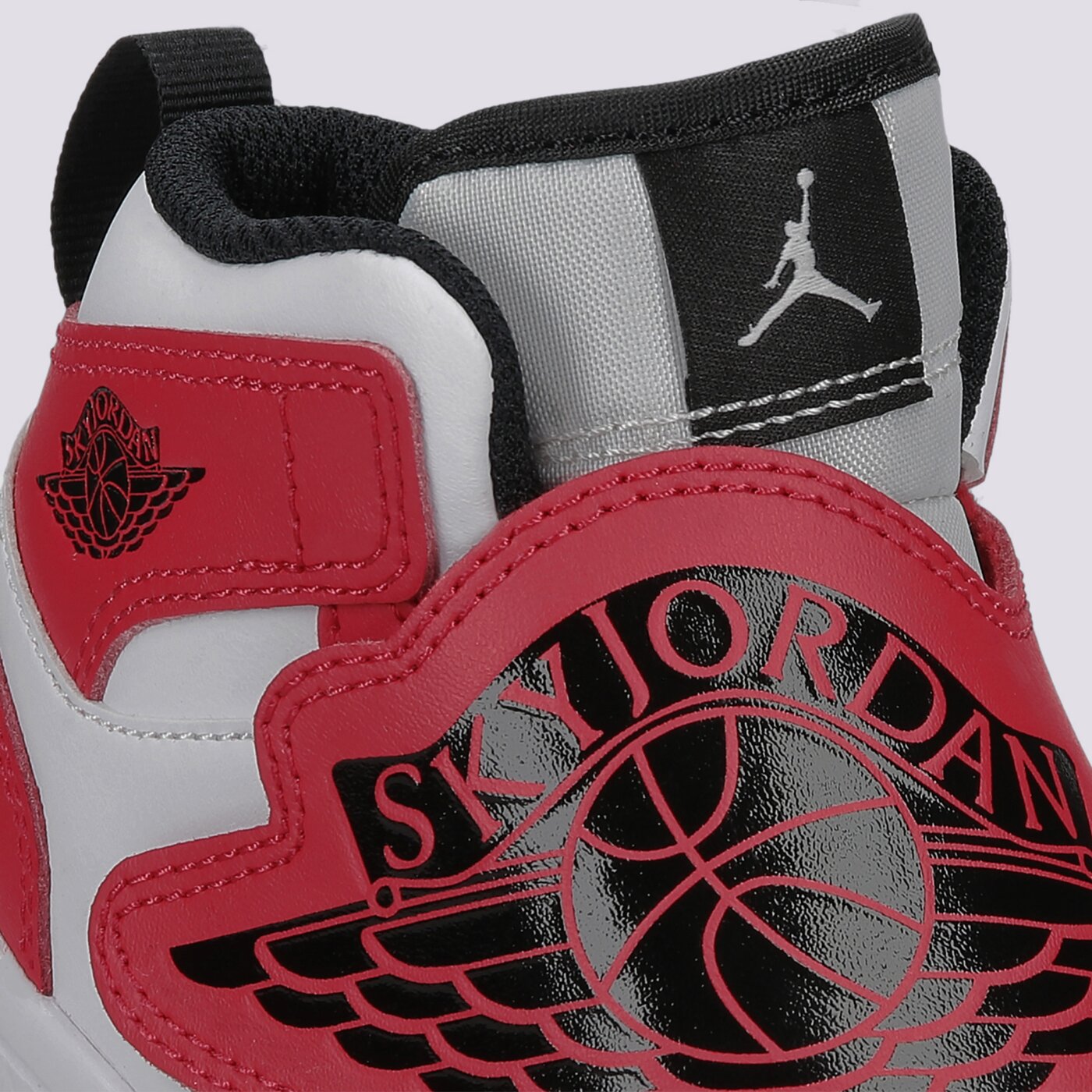 Детски маратонки SKY JORDAN 1  bq7197-106 цвят бял