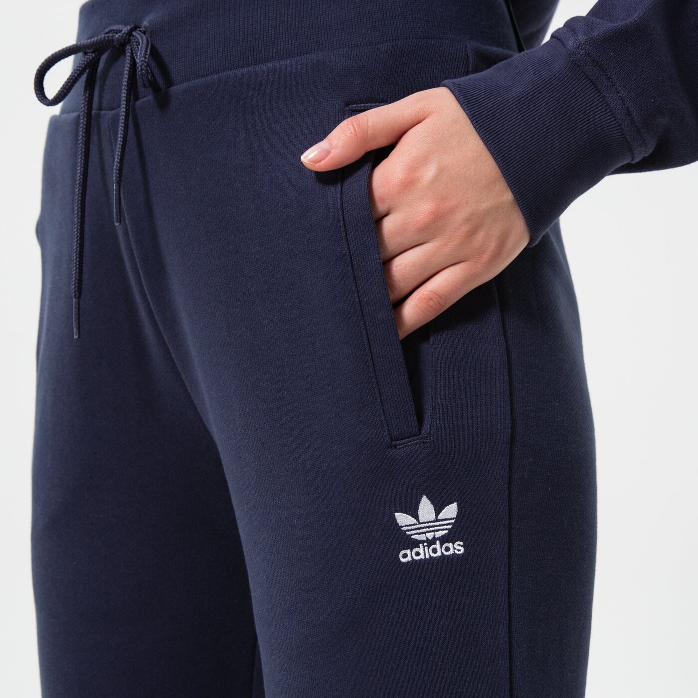 Дамски панталони ADIDAS ПАНТАЛОНИ TRACK PANT hf7502 цвят тъмносин