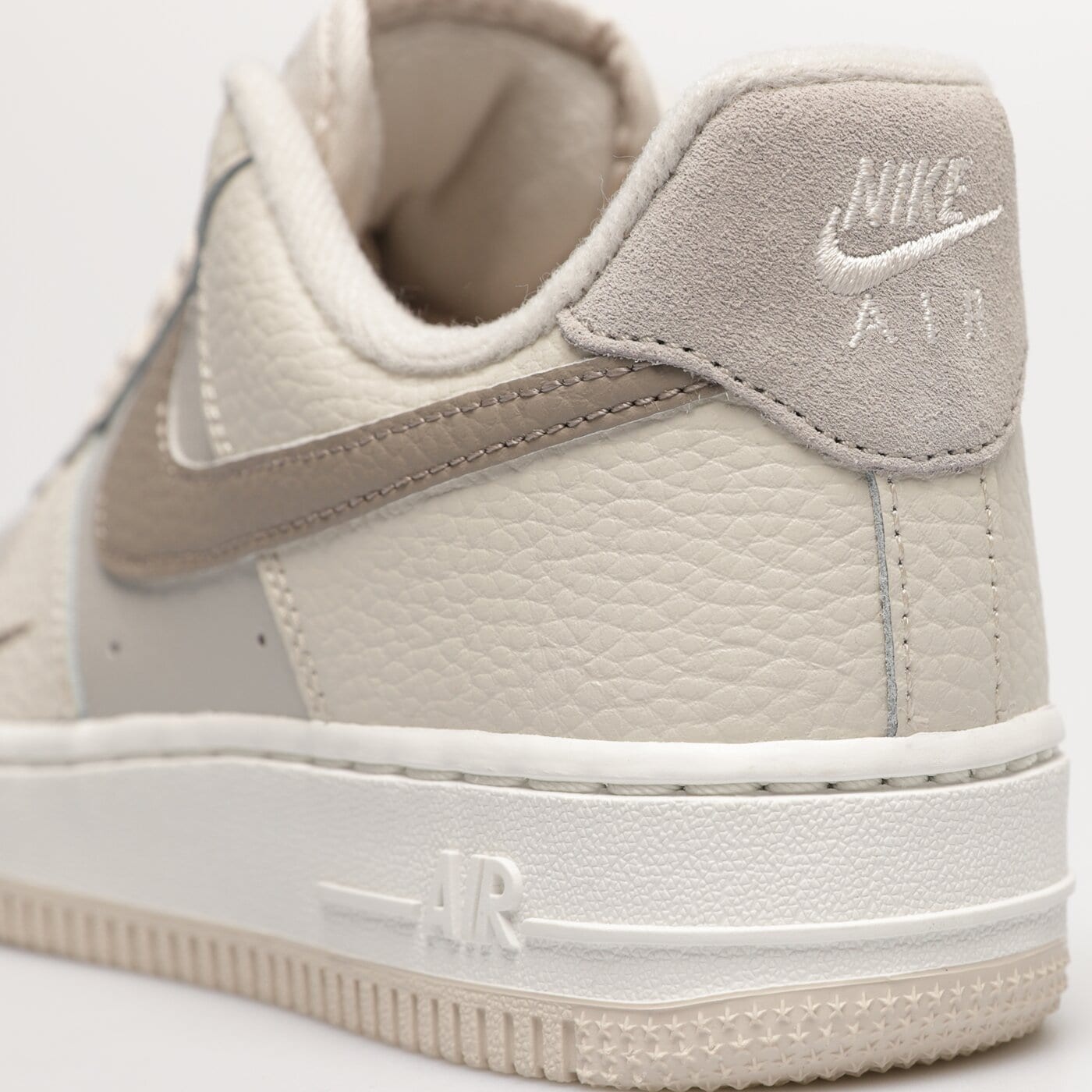 Дамски маратонки NIKE W AIR FORCE 1 LO '07 JDHO  fb8483-100 цвят бежов