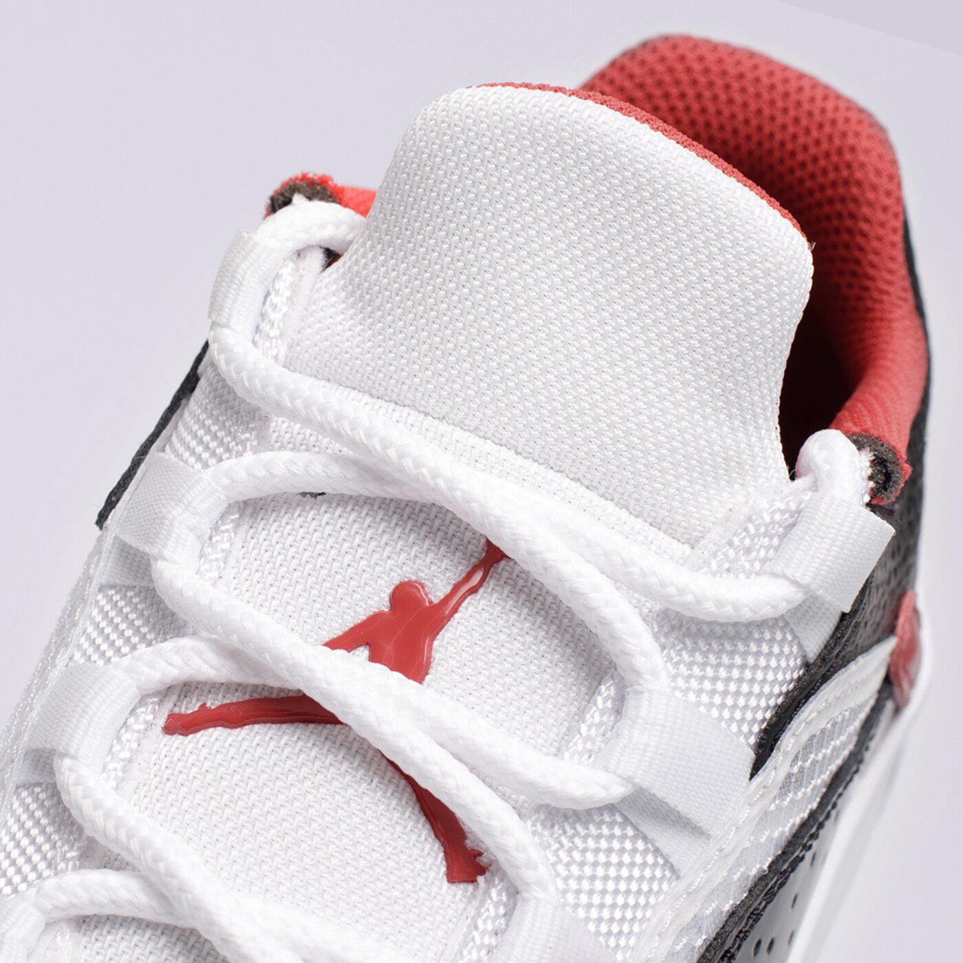 Детски маратонки AIR JORDAN 11 CMFT LOW cz0907-160 цвят черен