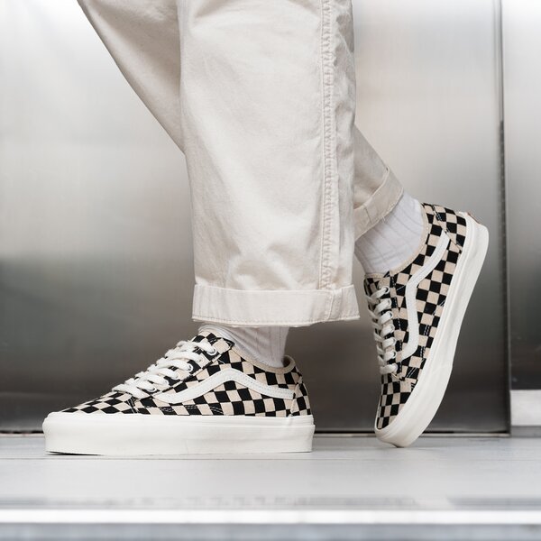 Дамски маратонки VANS UA OLD SKOOL TAPERED vn0a54f47051 цвят бял