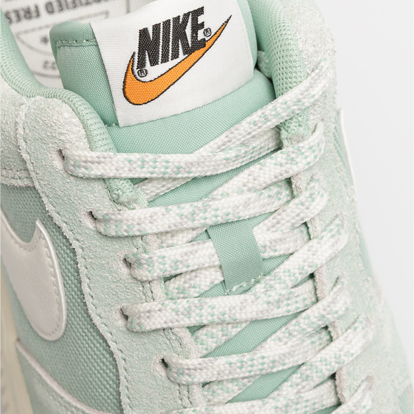 Мъжки маратонки NIKE AIR FORCE 1 '07 LV8 do9801-300 цвят зелен