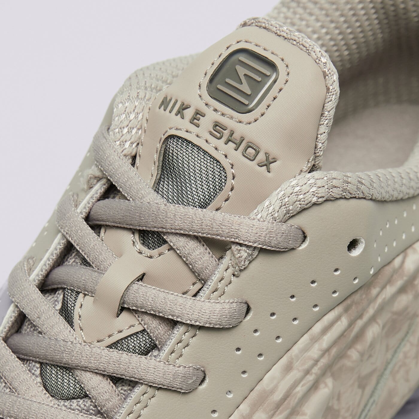 Дамски маратонки NIKE W SHOX R4 hv0934-001 цвят сив