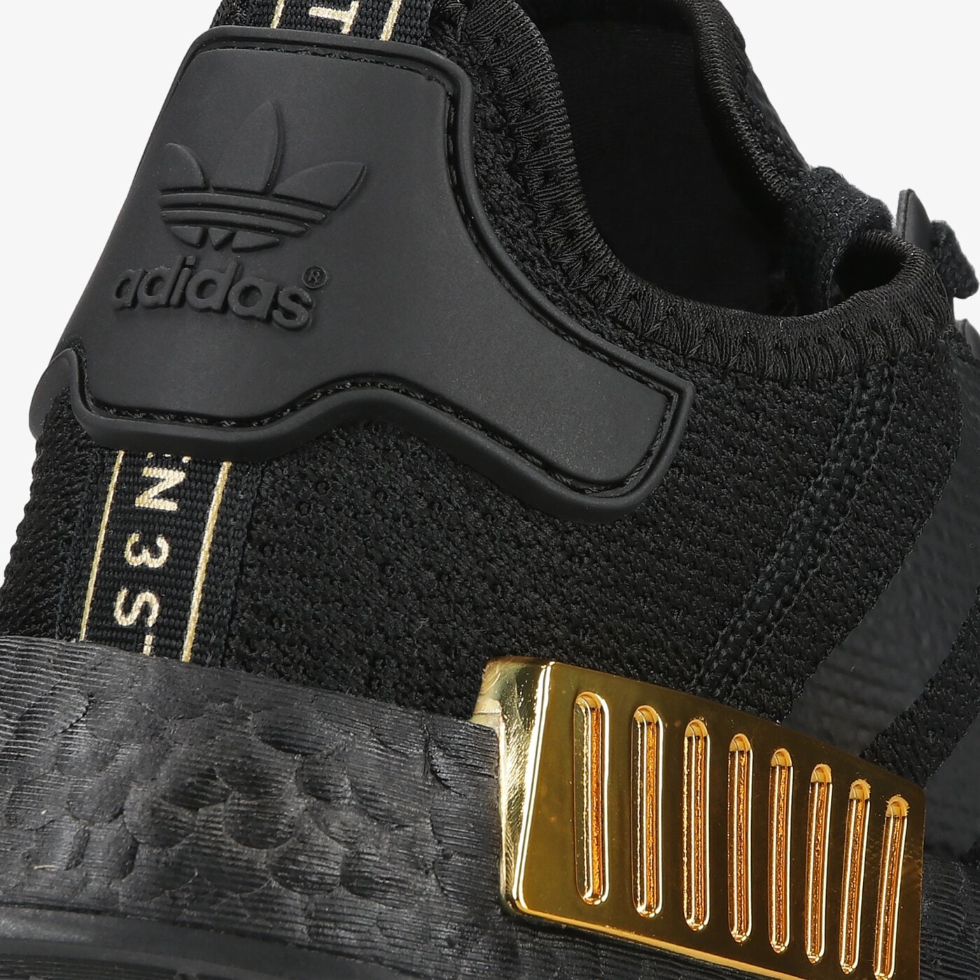 Дамски маратонки ADIDAS NMD_R1 W fv1787 цвят черен