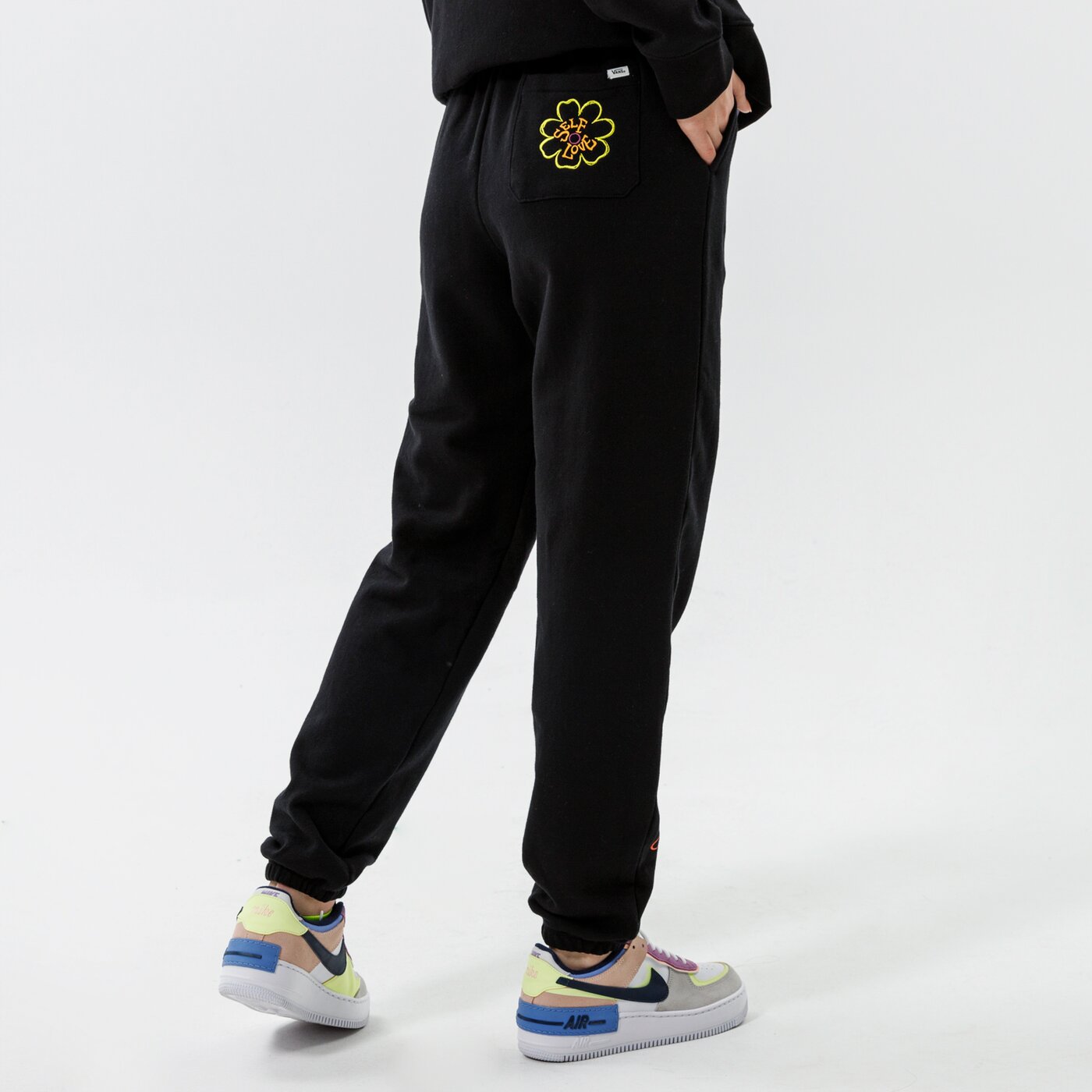 Дамски панталони VANS ПАНТАЛОНИ WM CULTIVATE CARE SWEATPANT vn0a5lk3blk1 цвят черен